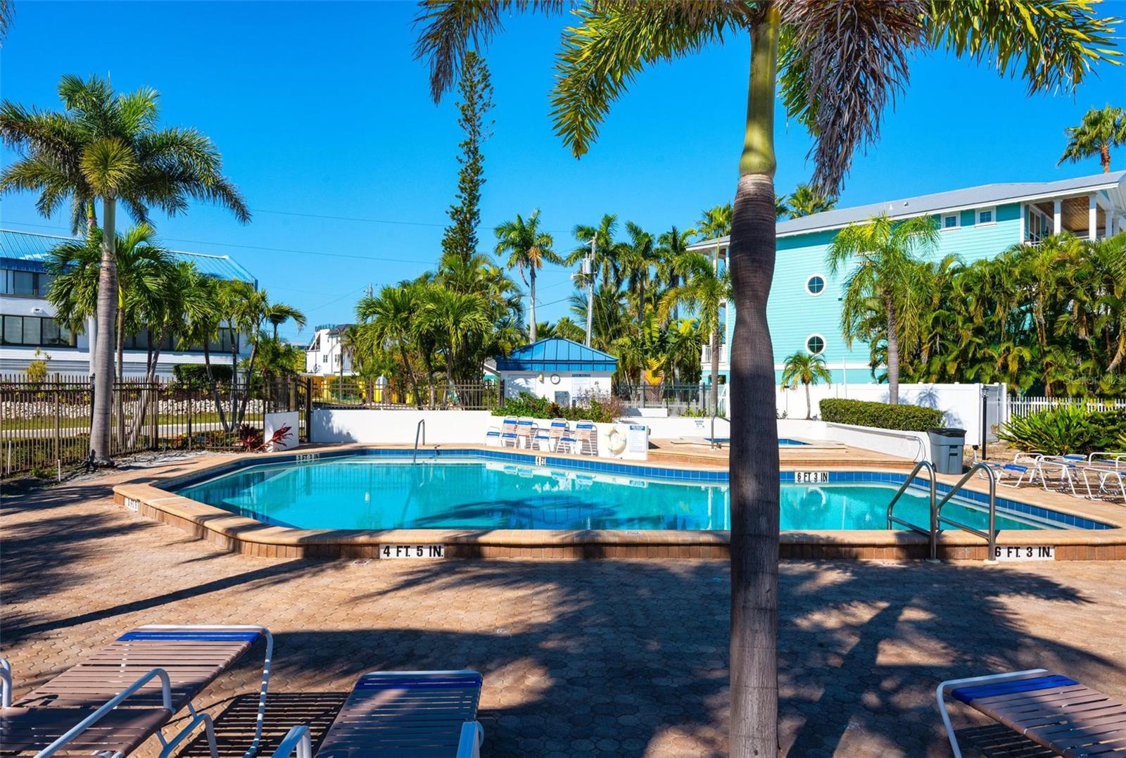 Image 42 of 69 For 1007 Gulf Drive N 208