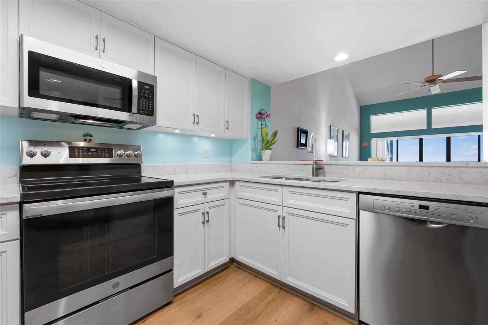 Image 7 of 69 For 1007 Gulf Drive N 208