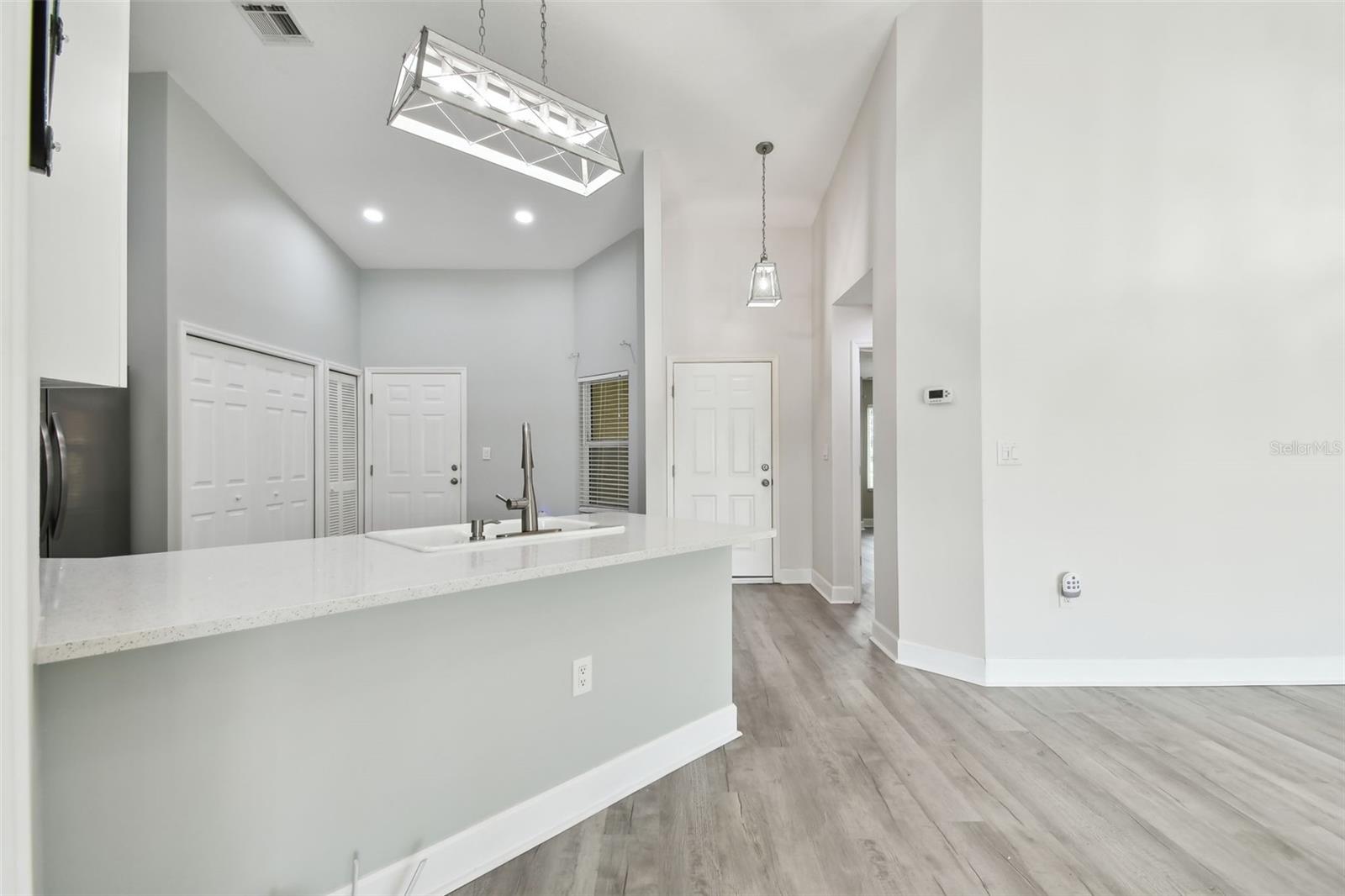 Image 10 of 39 For 1709 Edgewater Lane