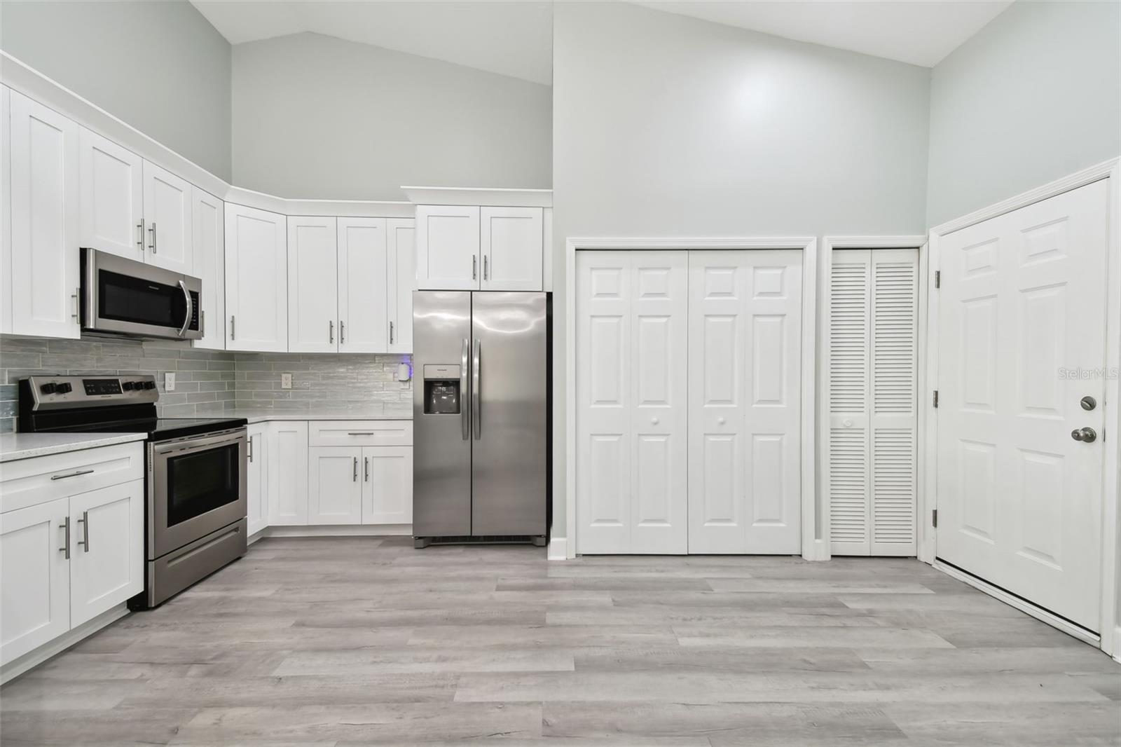 Image 11 of 39 For 1709 Edgewater Lane