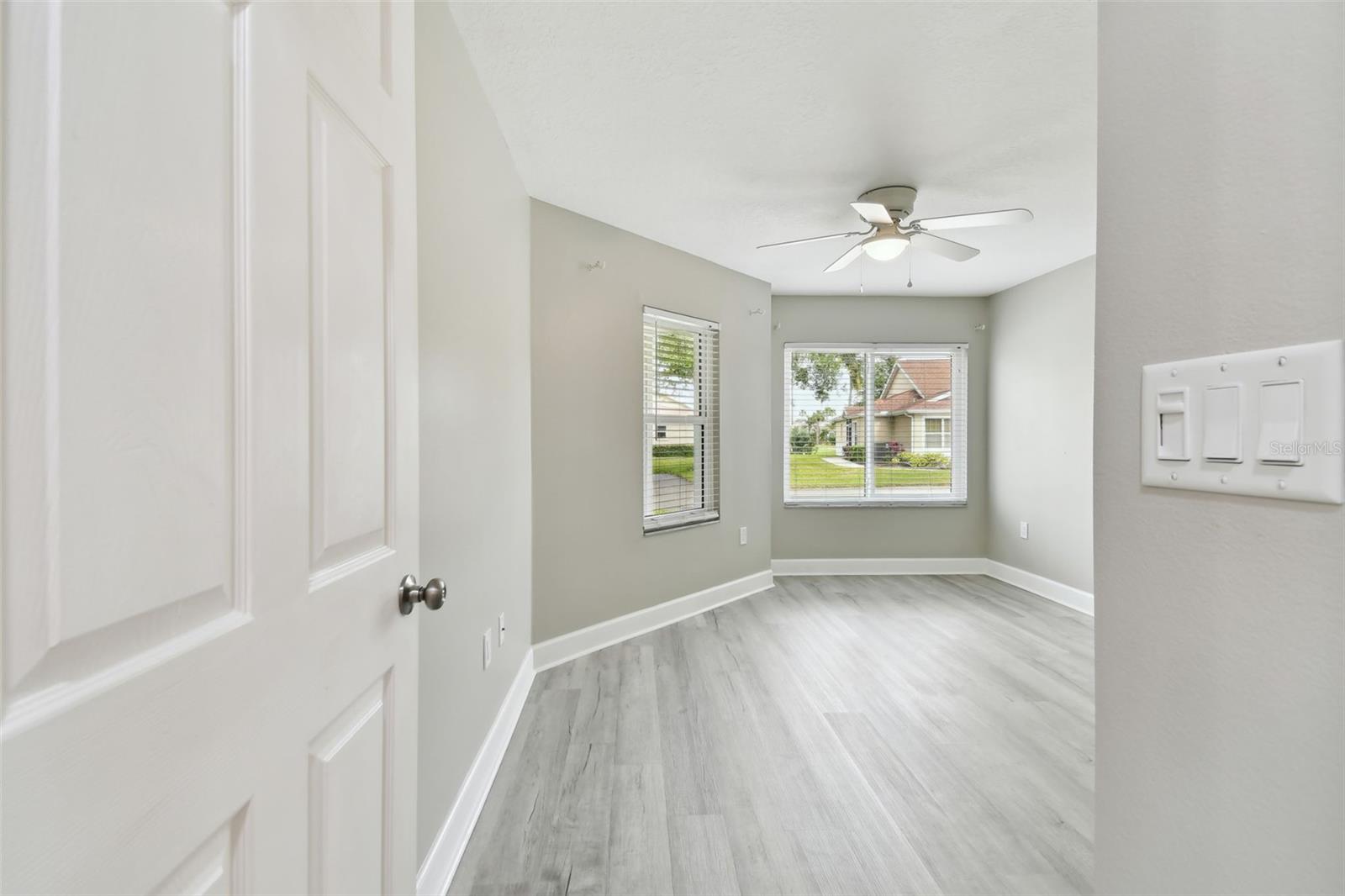 Image 14 of 39 For 1709 Edgewater Lane