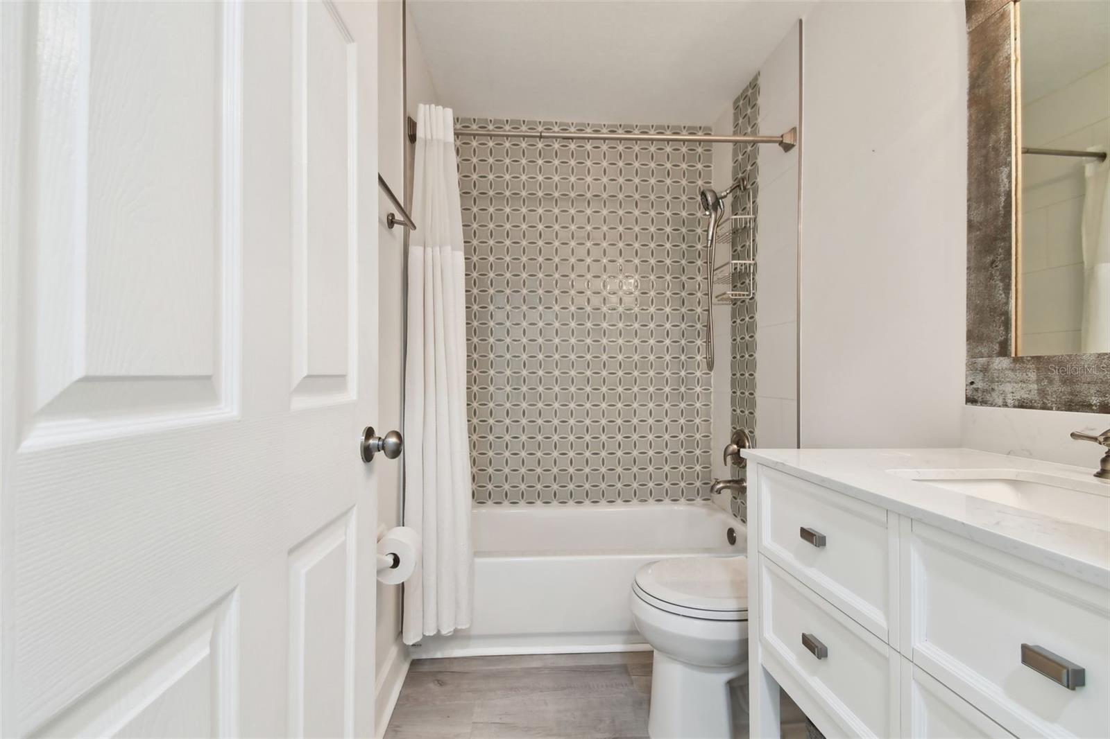 Image 17 of 39 For 1709 Edgewater Lane