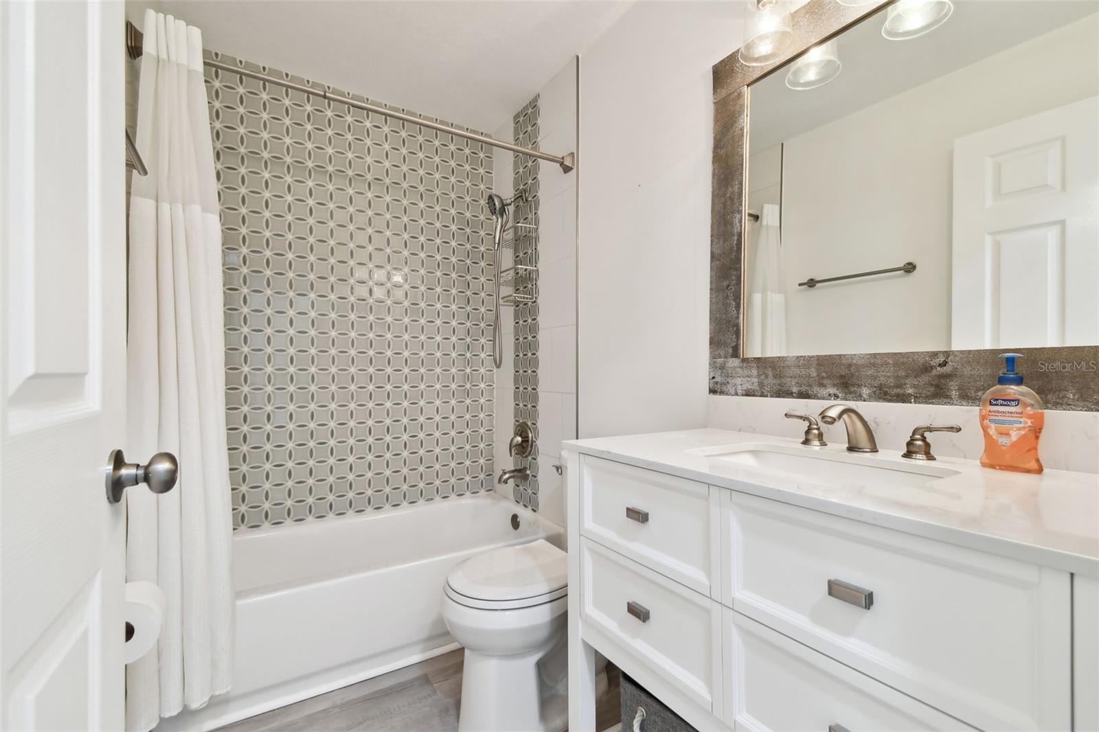 Image 18 of 39 For 1709 Edgewater Lane