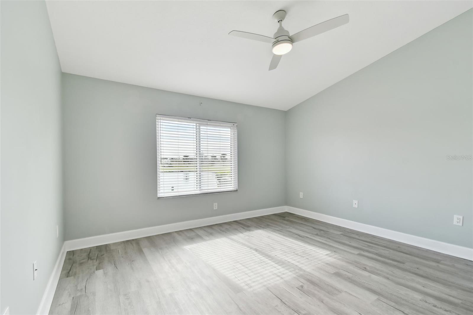 Image 19 of 39 For 1709 Edgewater Lane