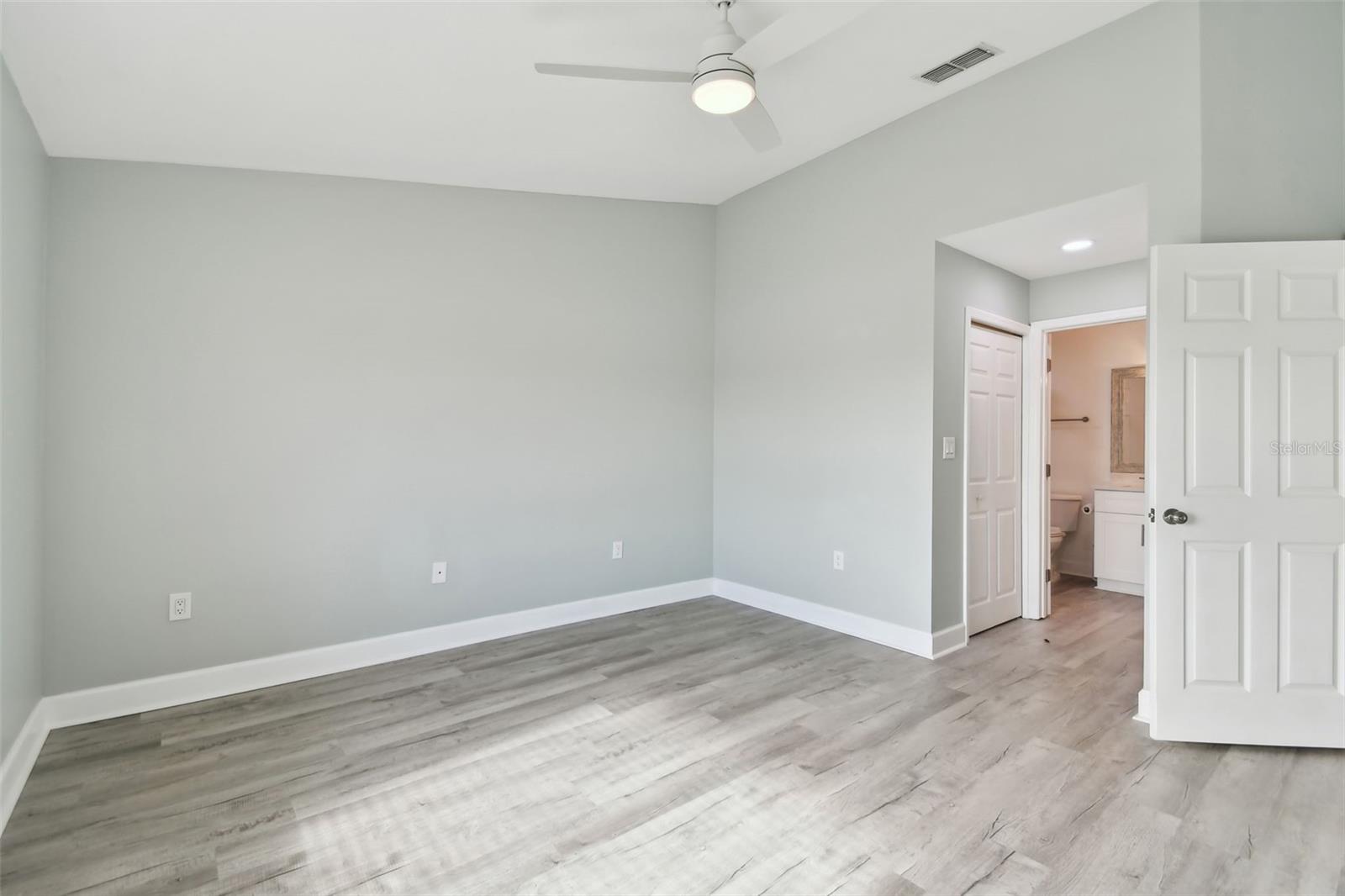 Image 20 of 39 For 1709 Edgewater Lane
