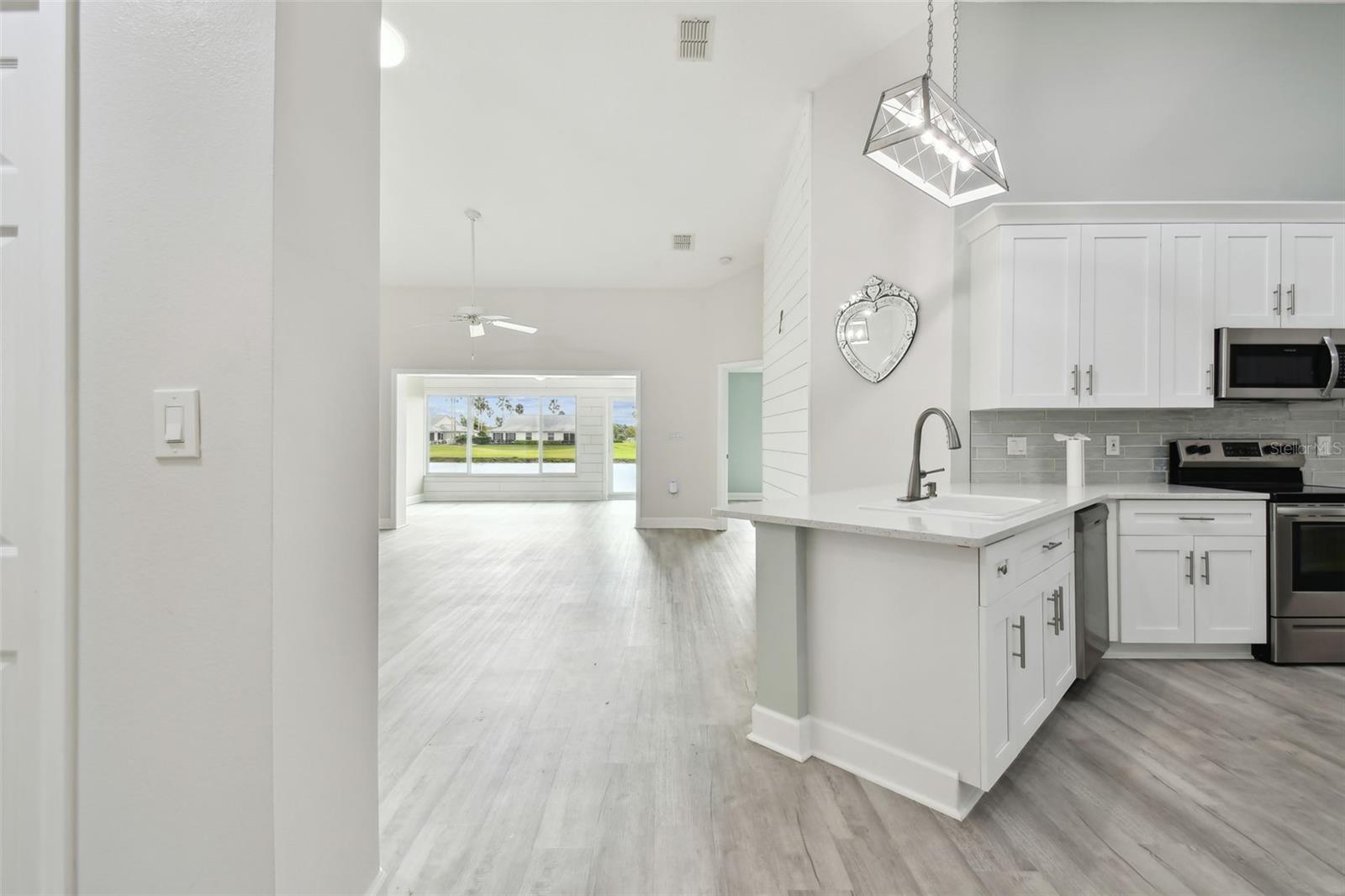 Image 4 of 39 For 1709 Edgewater Lane