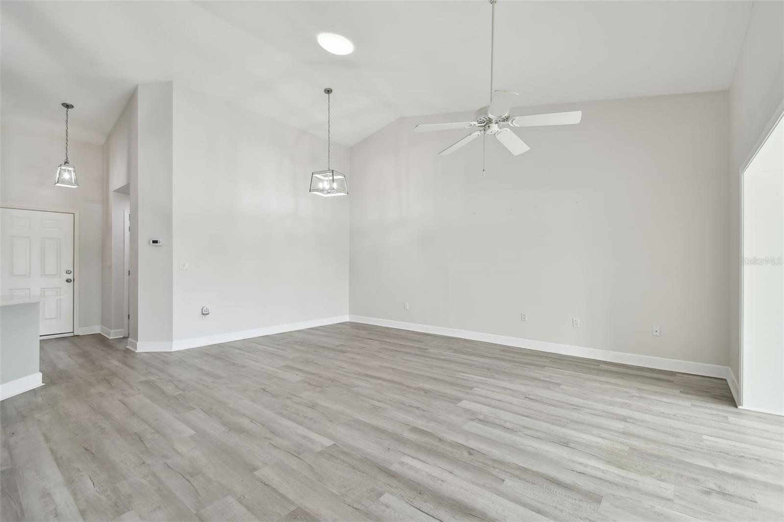 Image 8 of 39 For 1709 Edgewater Lane