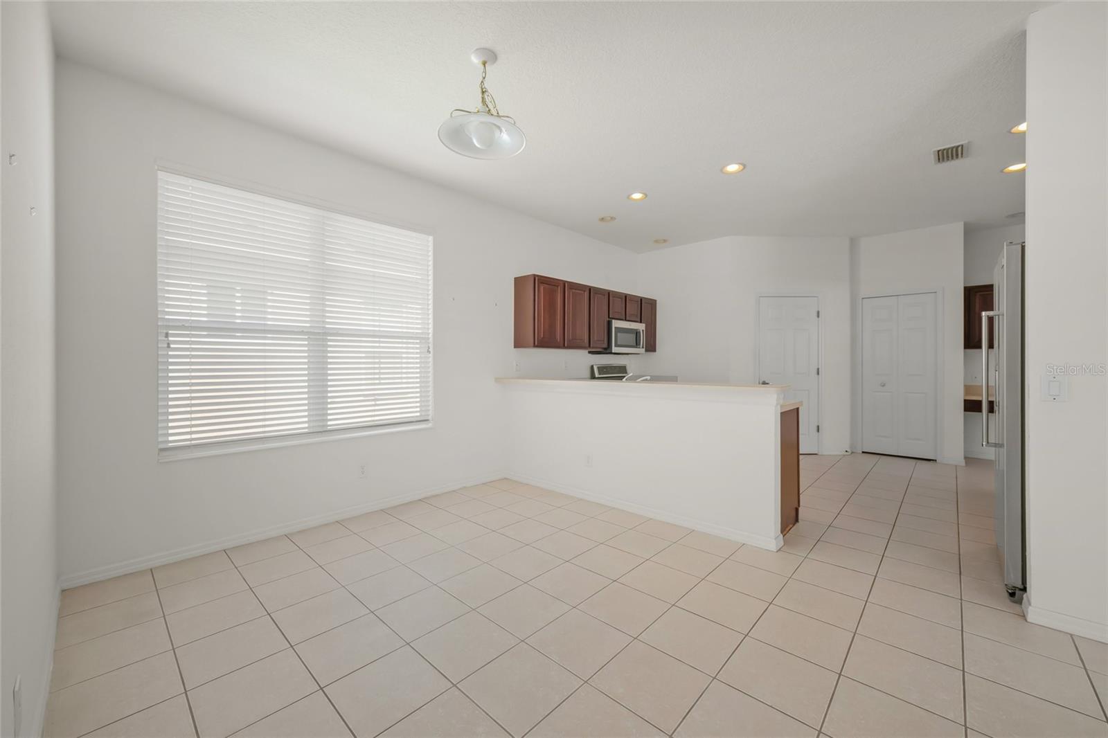 Image 13 of 52 For 205 Londonderry Drive