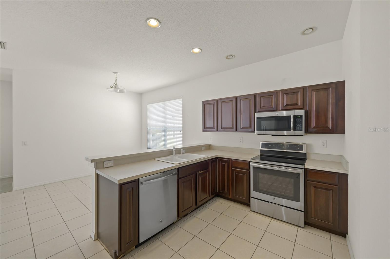 Image 15 of 52 For 205 Londonderry Drive