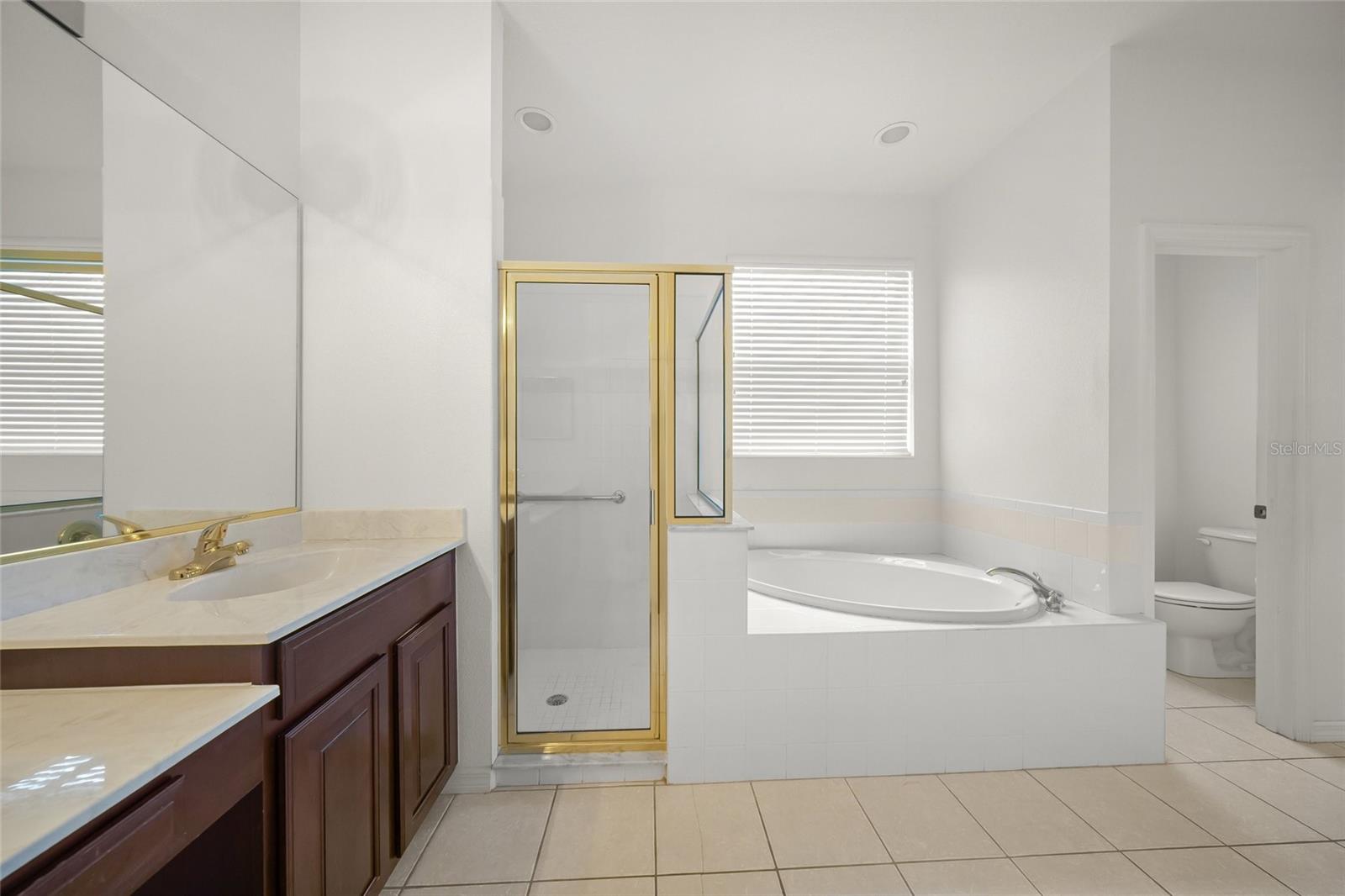 Image 25 of 52 For 205 Londonderry Drive