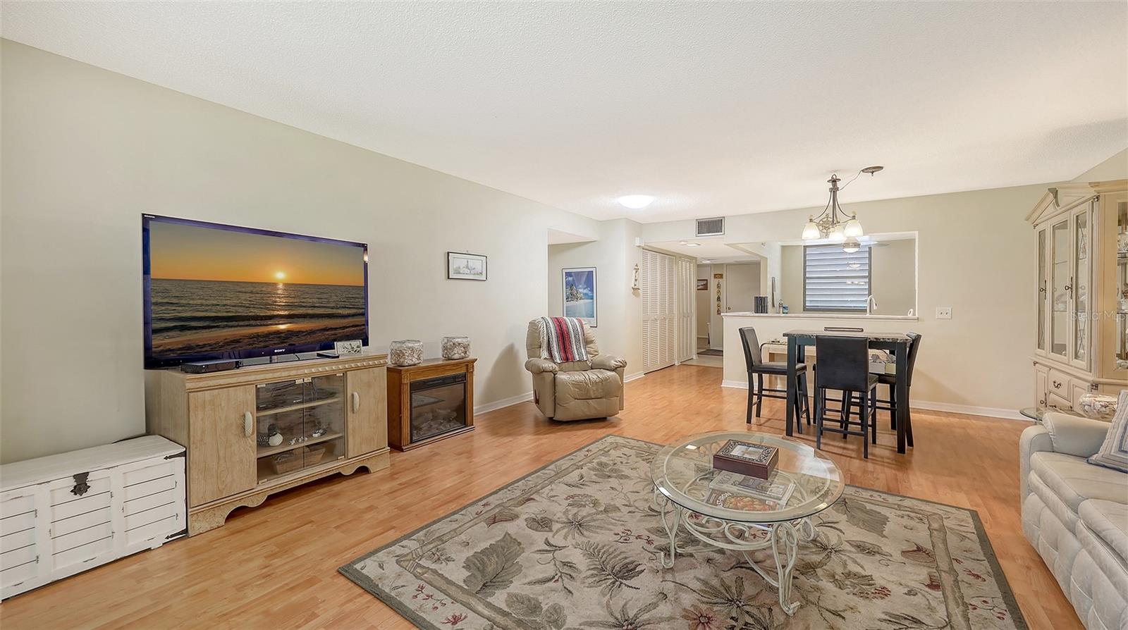 Image 16 of 42 For 427 Palm Tree Drive 427