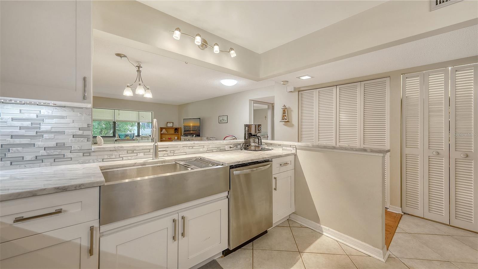Image 9 of 42 For 427 Palm Tree Drive 427