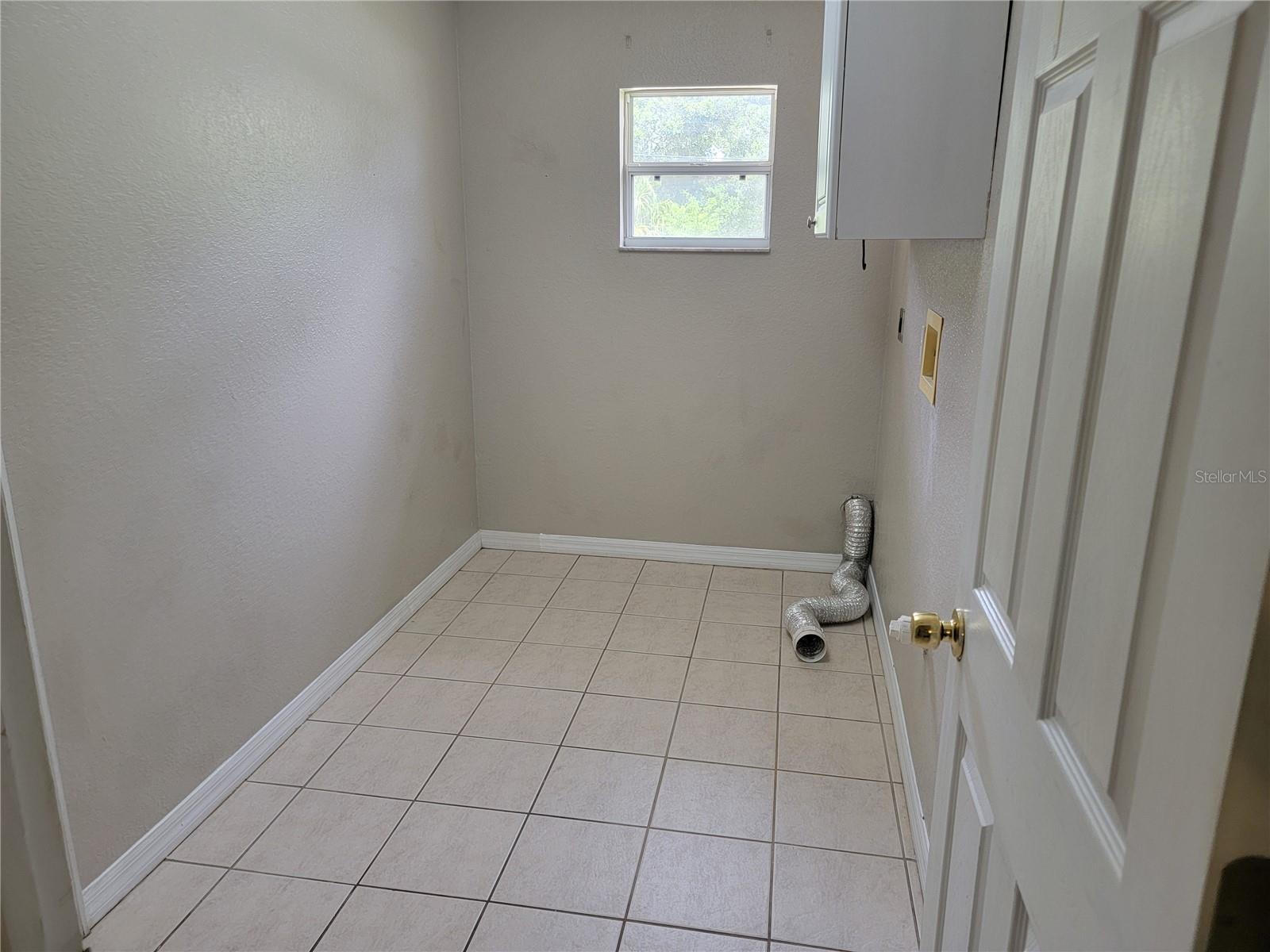 Image 21 of 25 For 13409 Johannes Avenue