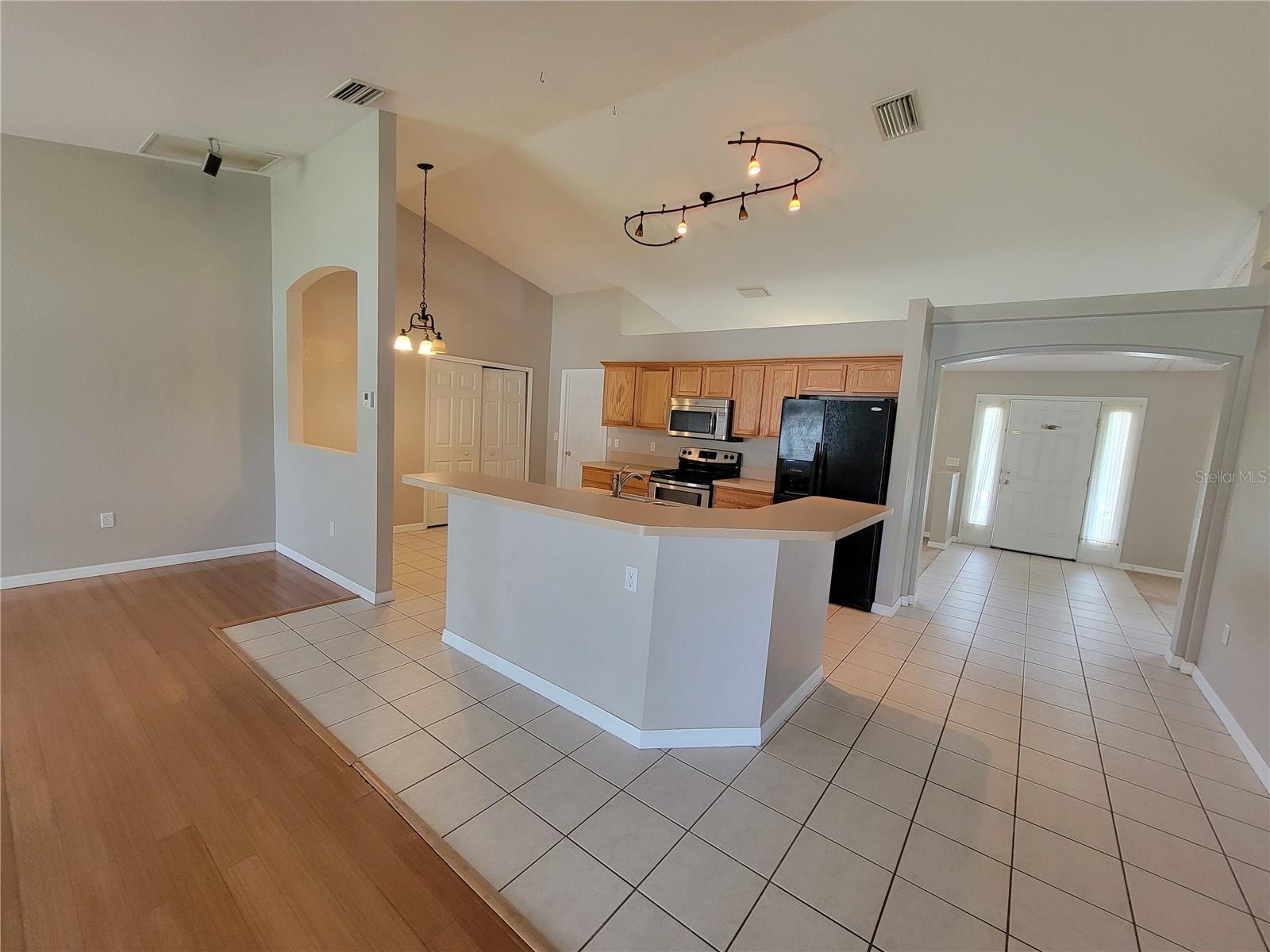 Image 3 of 25 For 13409 Johannes Avenue