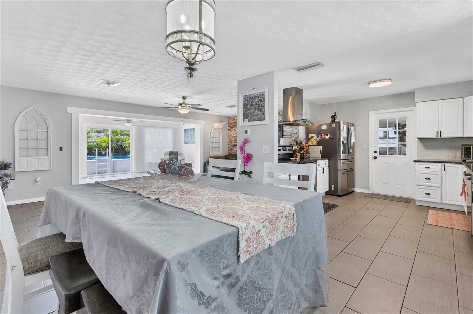 Image 15 of 42 For 808 67th Avenue Terrace W