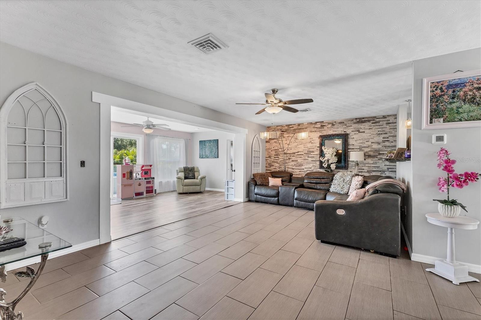 Image 16 of 42 For 808 67th Avenue Terrace W