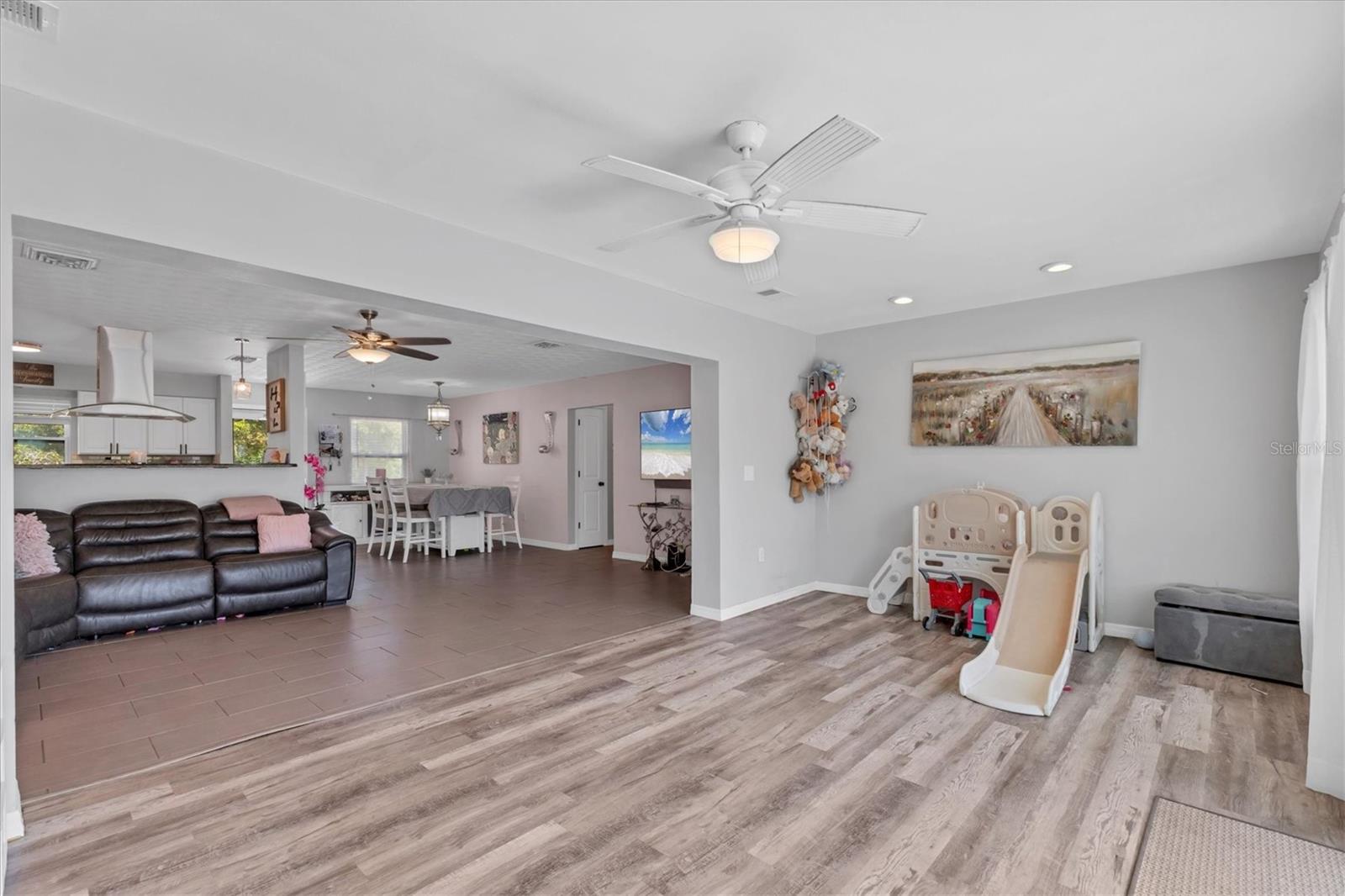 Image 17 of 42 For 808 67th Avenue Terrace W
