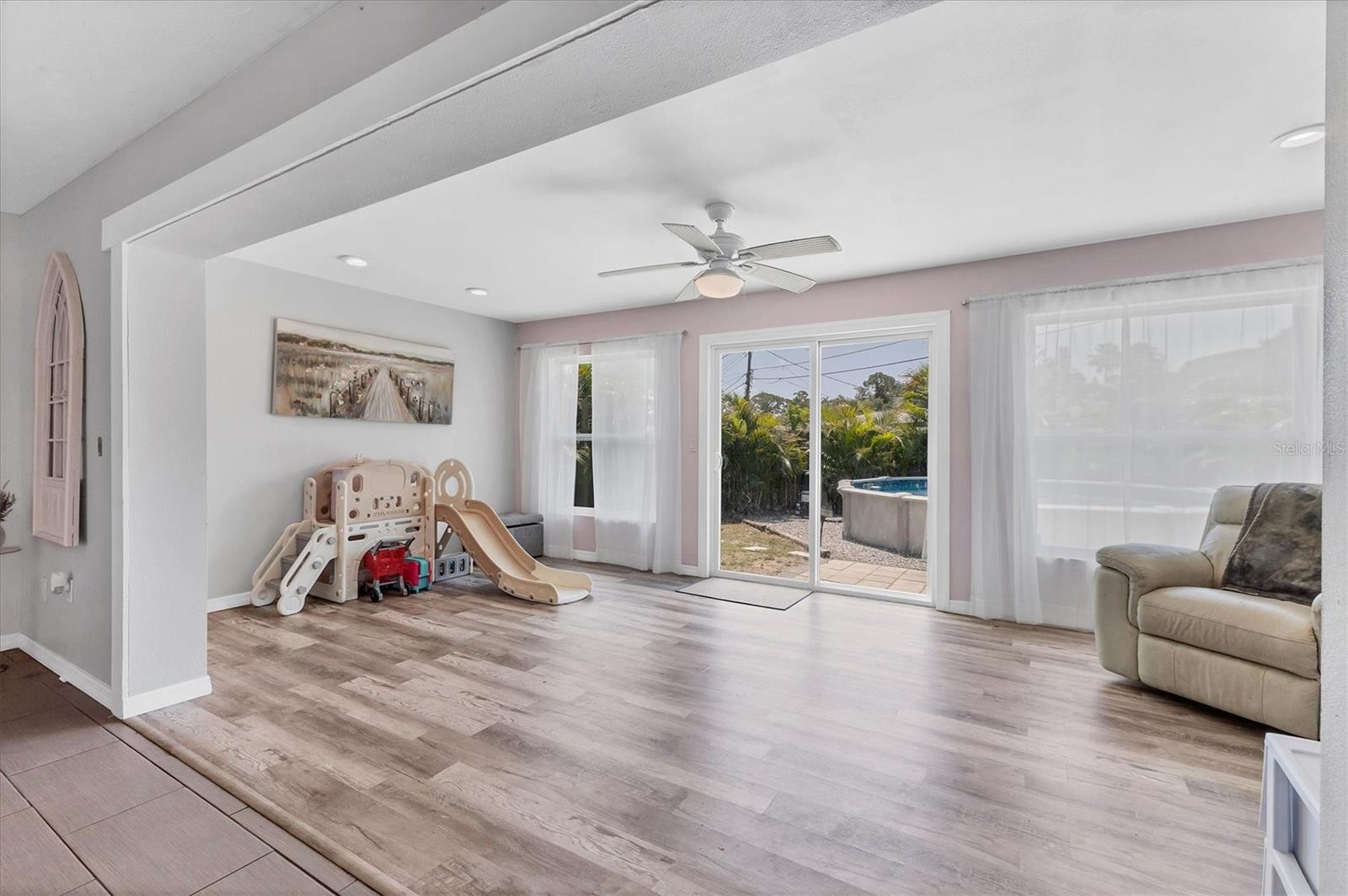 Image 18 of 42 For 808 67th Avenue Terrace W