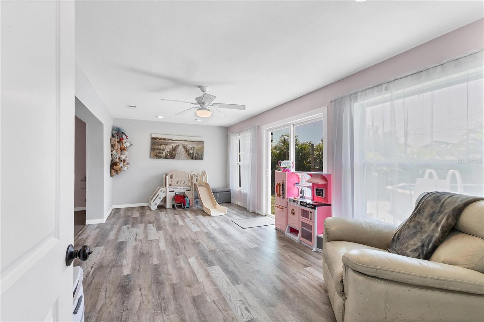 Image 20 of 42 For 808 67th Avenue Terrace W