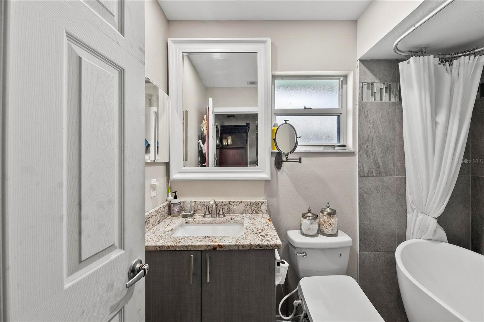 Image 17 of 51 For 3994 Lakewood Avenue