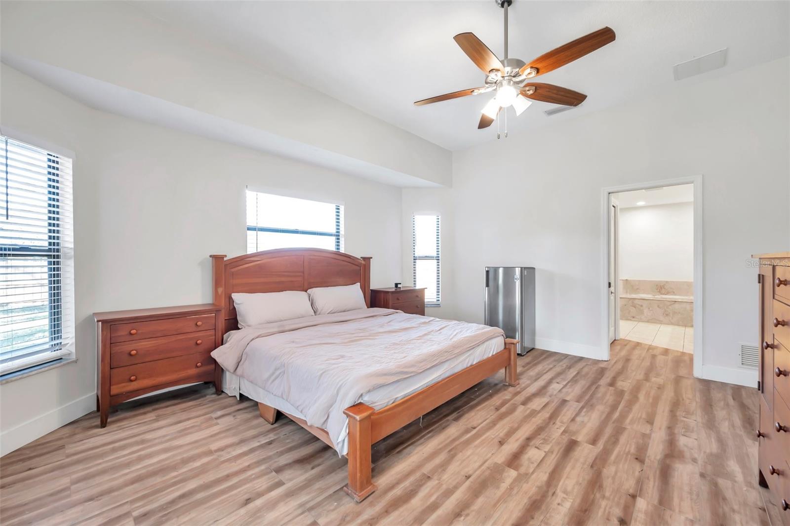 Image 37 of 98 For 9502 59th Avenue E