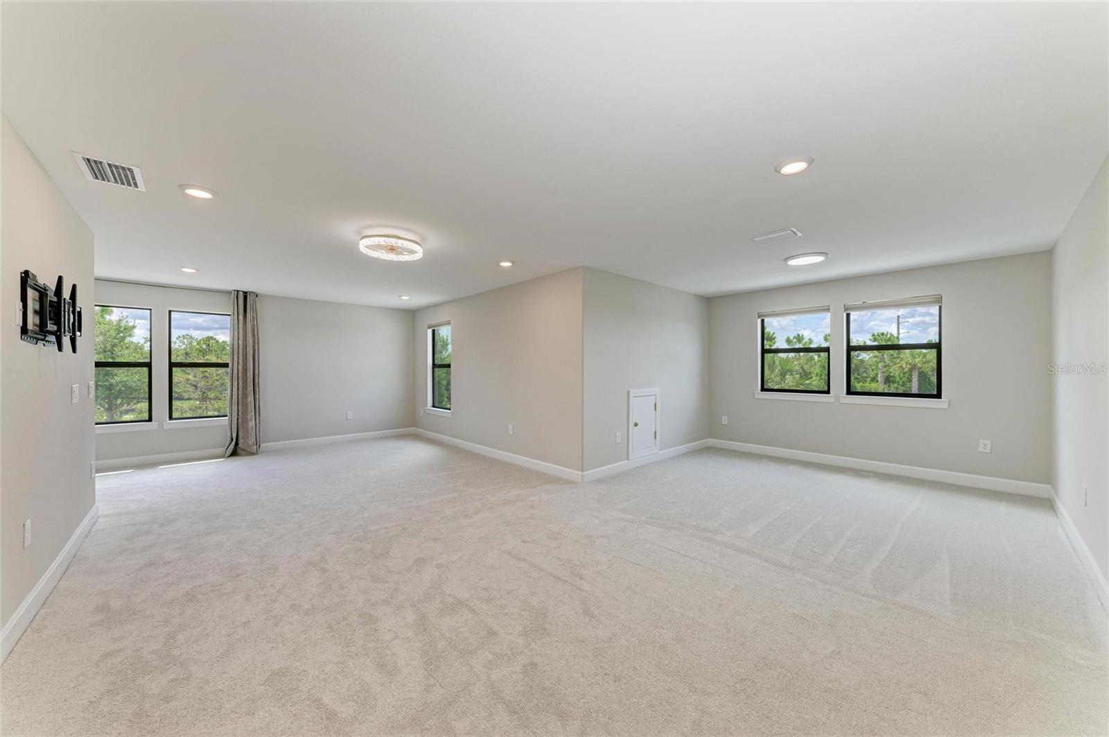Image 41 of 70 For 18122 Harwich Place