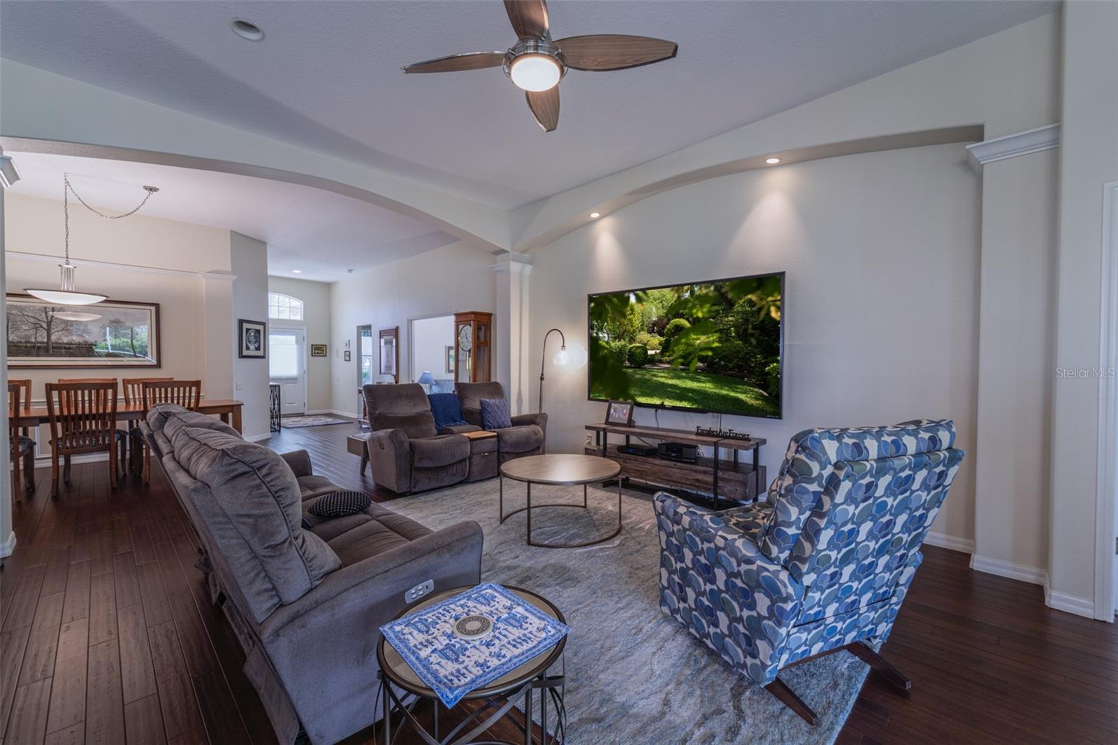 Image 7 of 33 For 10240 Silverado Circle