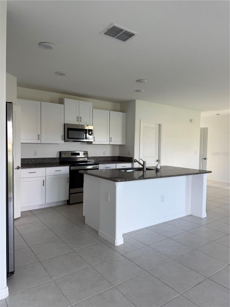 Listing photo id 3 for 3180 Oyster Cove Street
