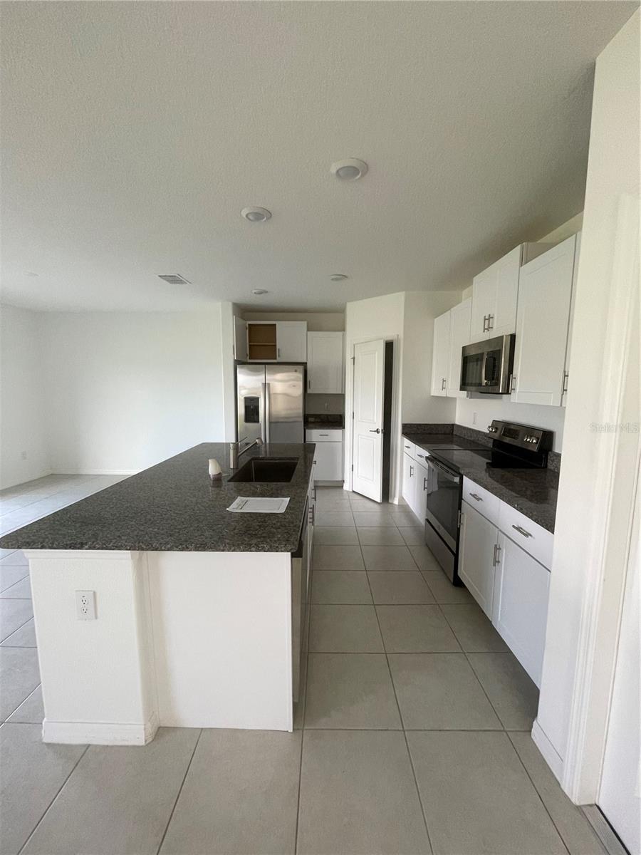 Listing photo id 6 for 3180 Oyster Cove Street
