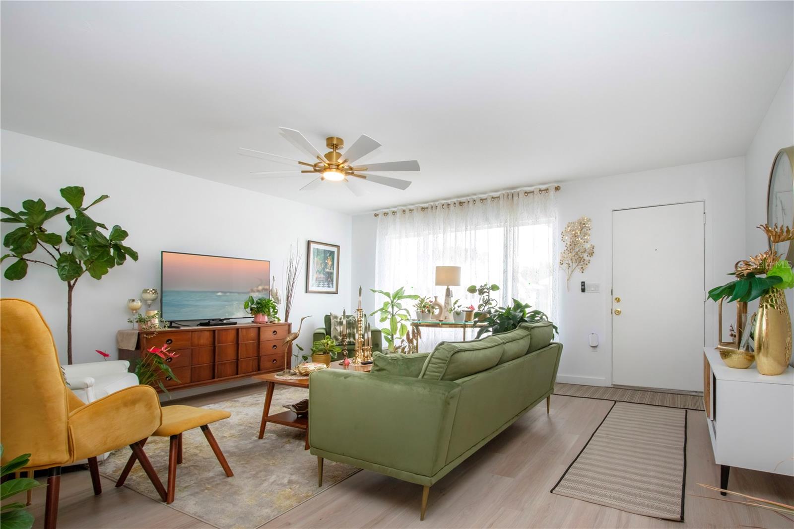Image 21 of 76 For 3906 Chinaberry Road