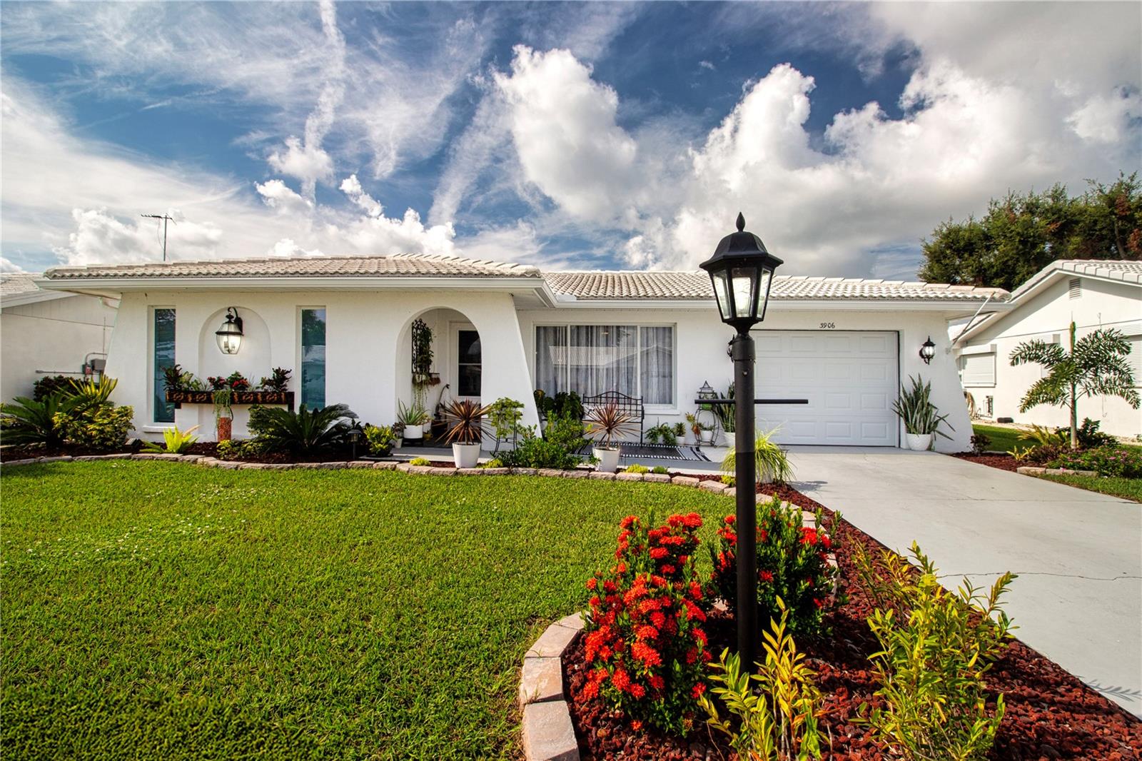 Image 3 of 76 For 3906 Chinaberry Road