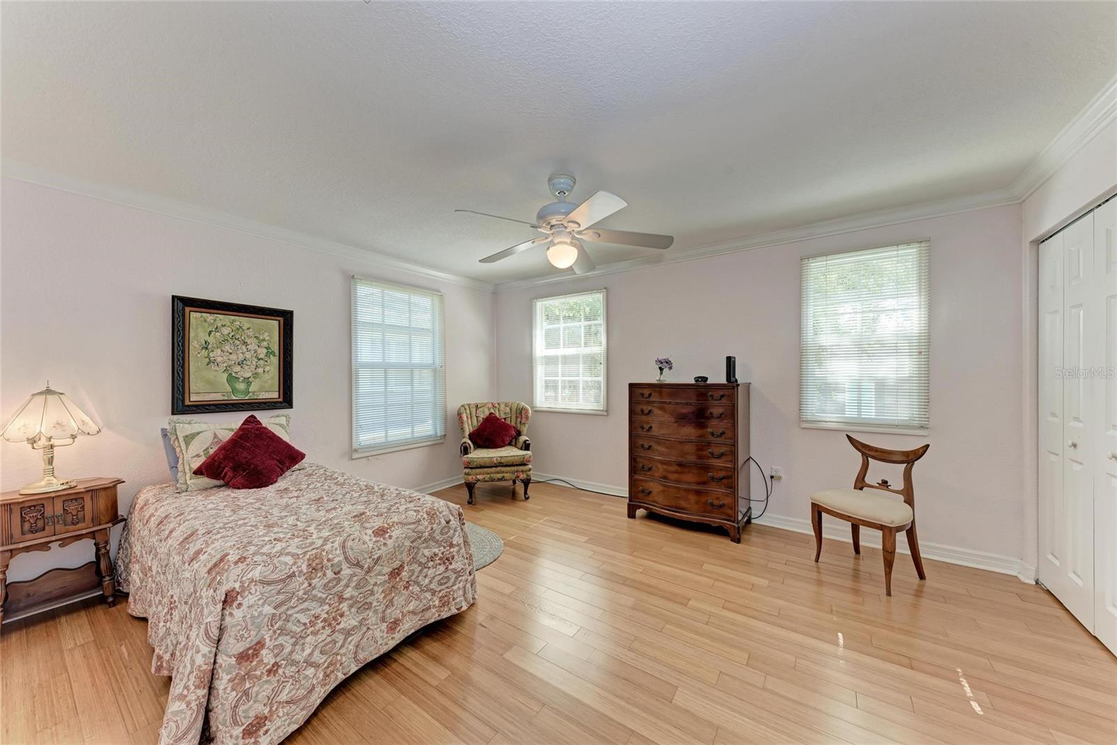 Image 33 of 99 For 516 Howard Court