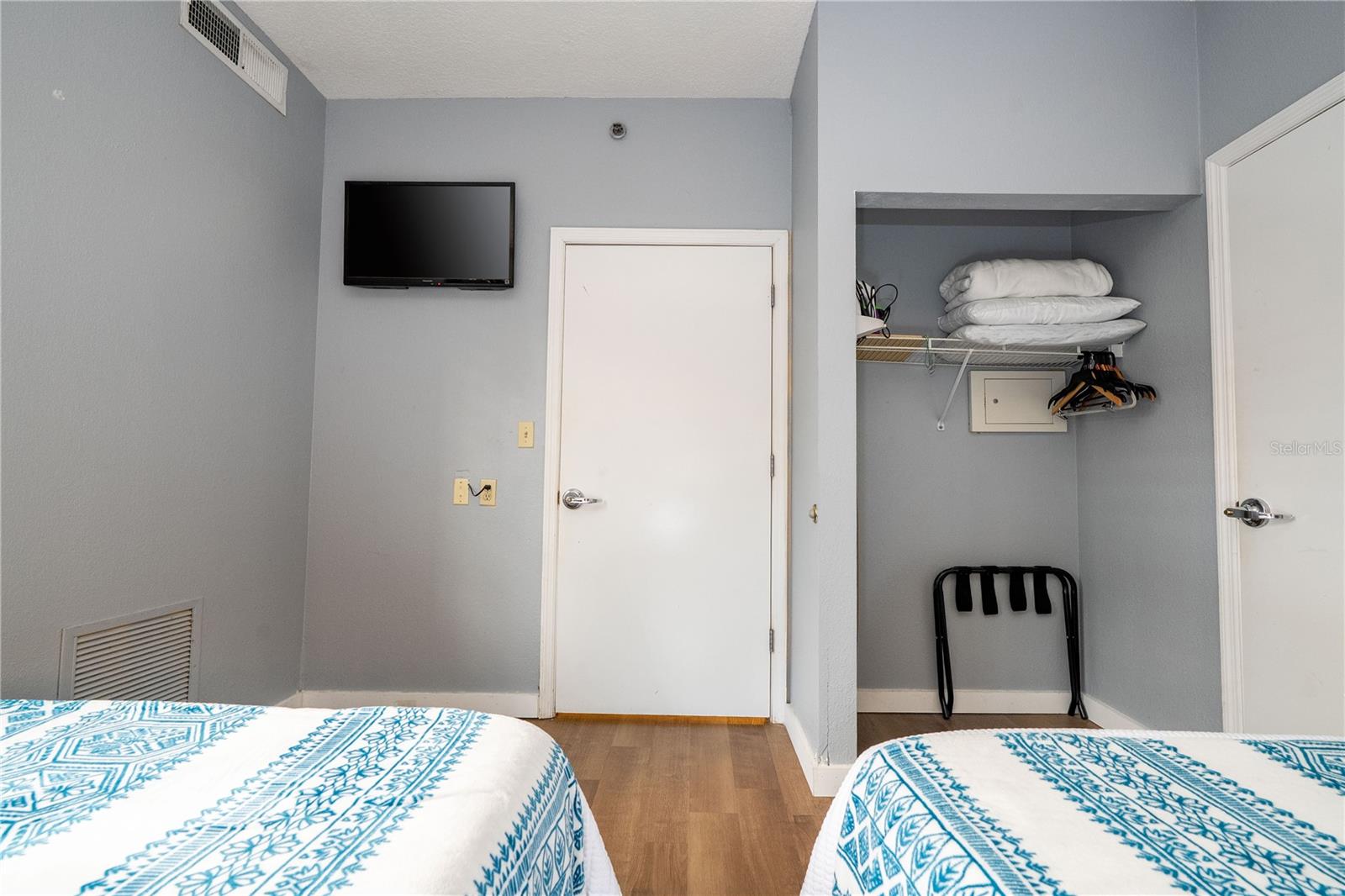 Image 45 of 77 For 7601 Canada Avenue 127