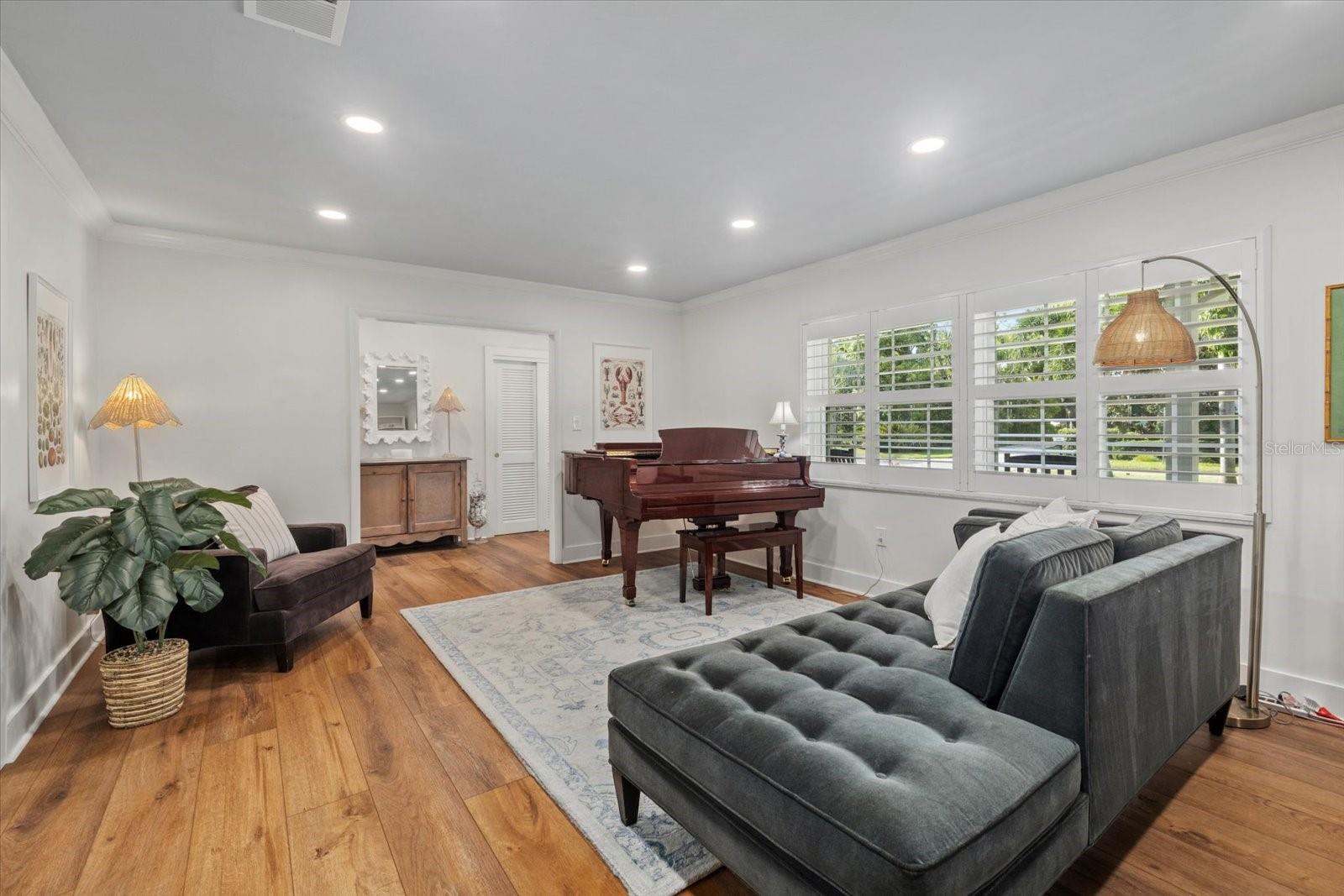 Image 11 of 73 For 3501 Riverview Boulevard
