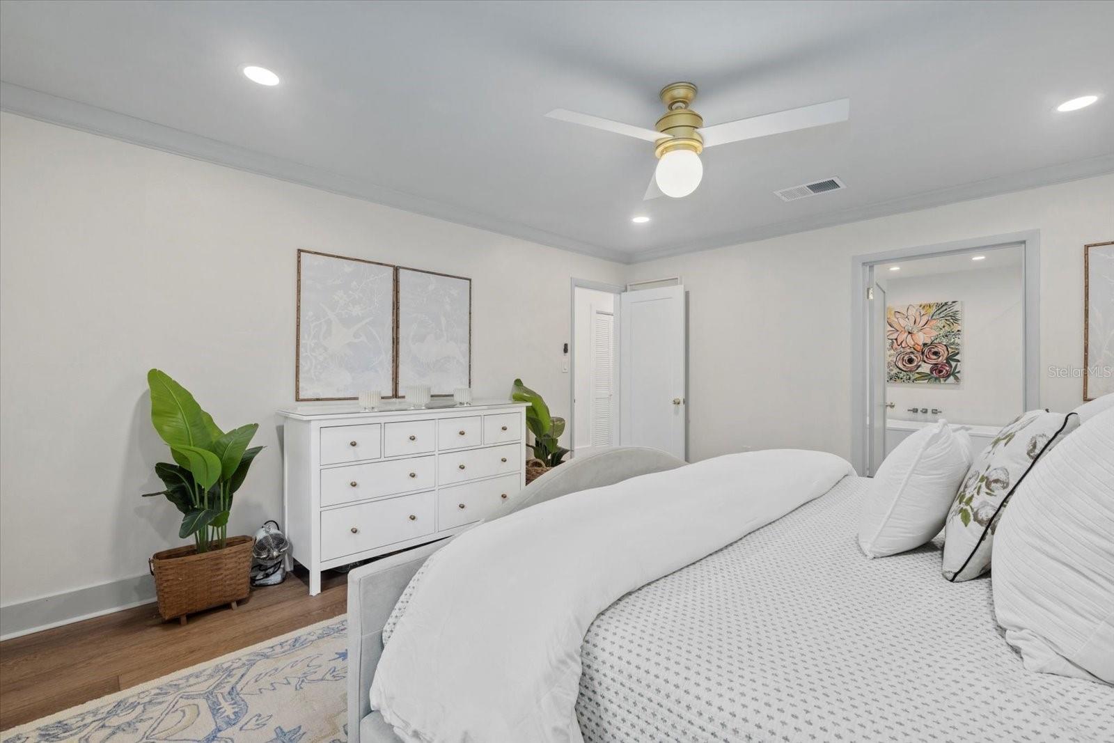 Image 38 of 73 For 3501 Riverview Boulevard