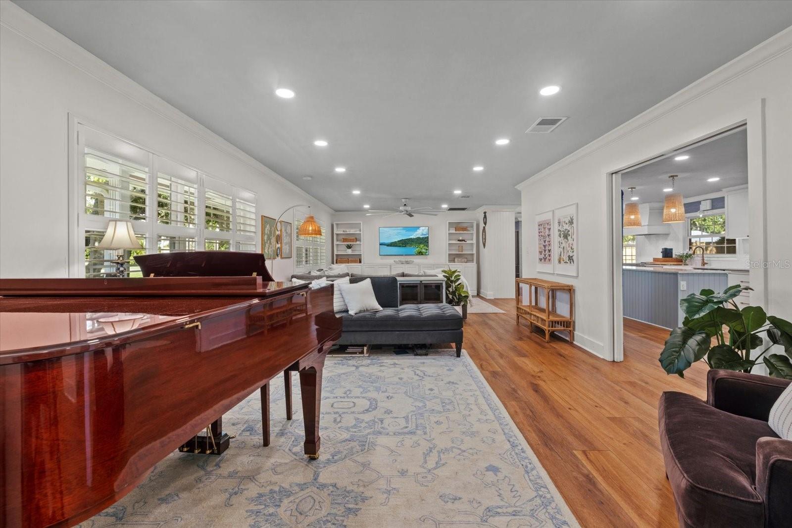 Image 9 of 73 For 3501 Riverview Boulevard