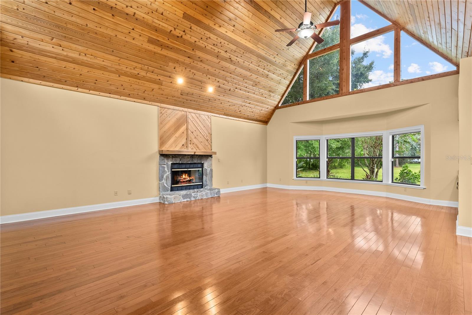 Image 4 of 51 For 6040 Country Club Road