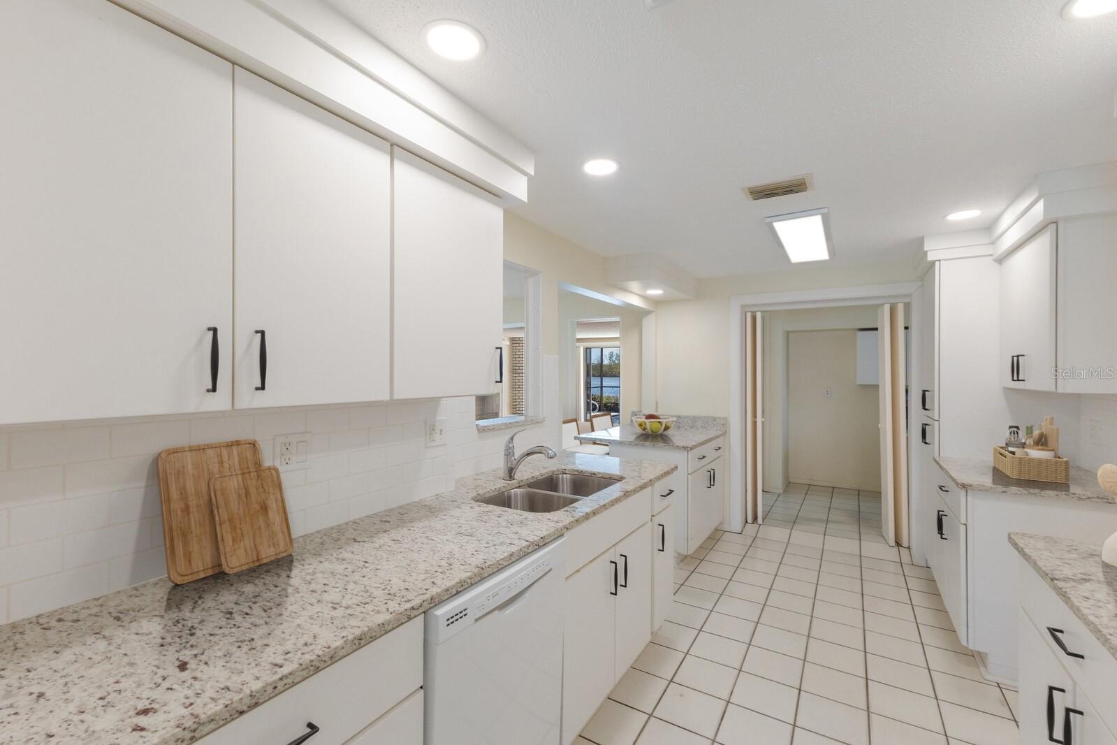 Image 11 of 38 For 10419 Spoonbill Road W