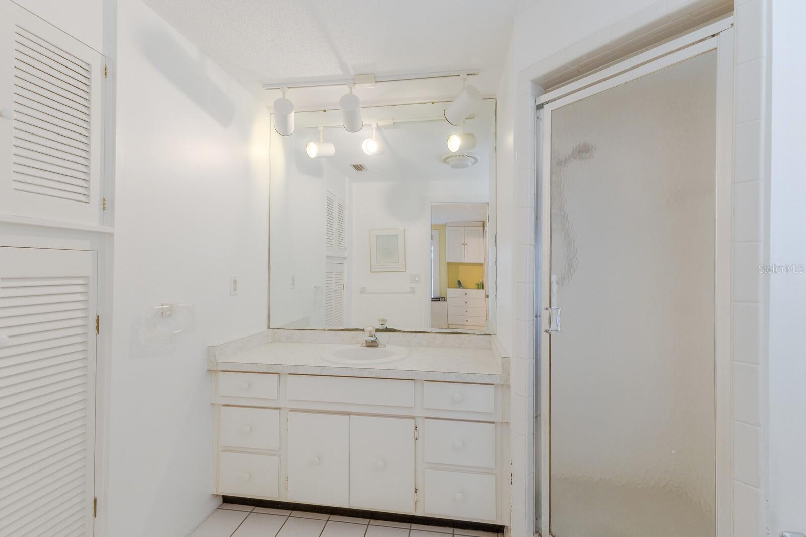 Image 20 of 38 For 10419 Spoonbill Road W