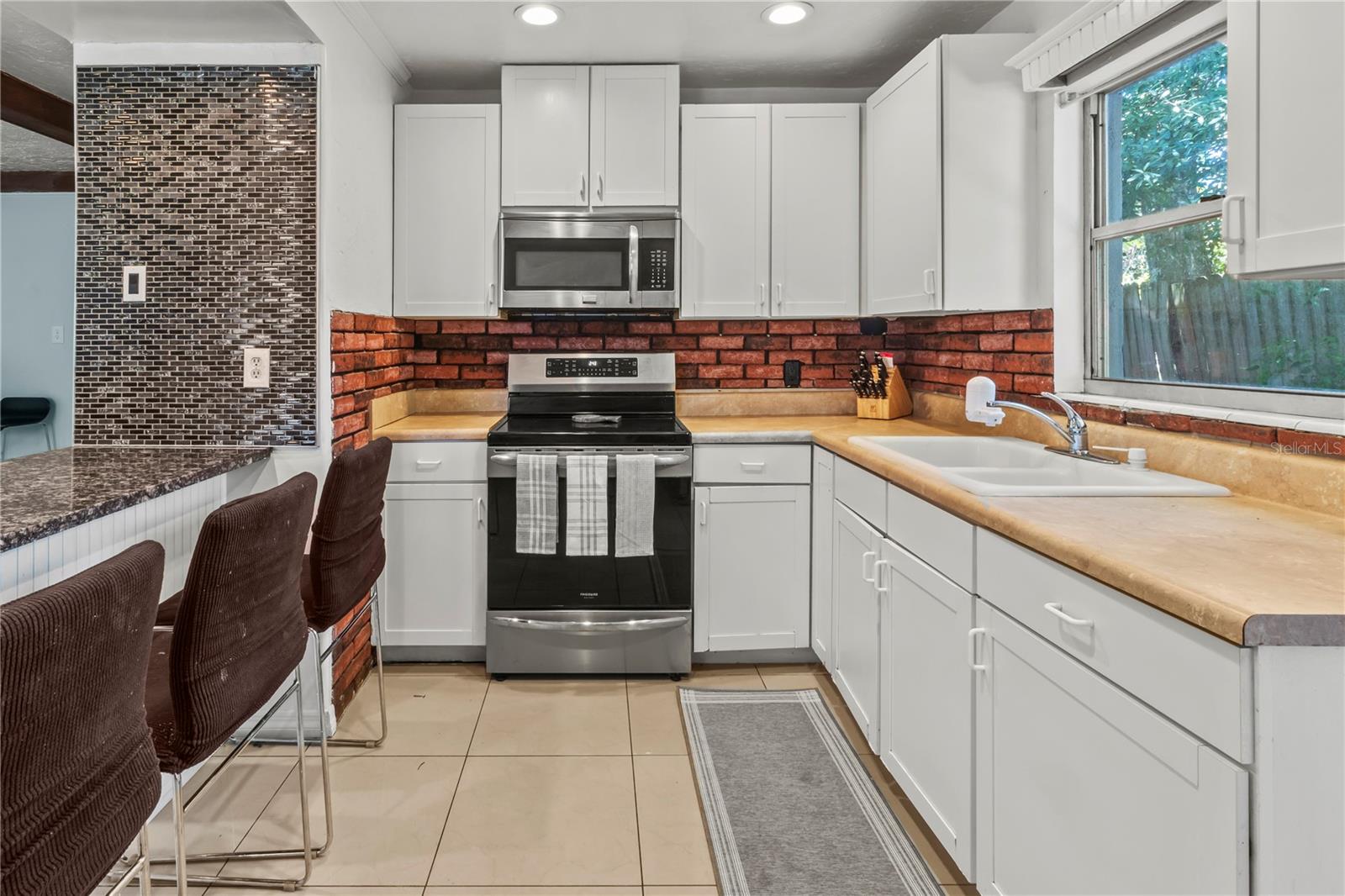 Image 14 of 56 For 942 Tarpon Avenue
