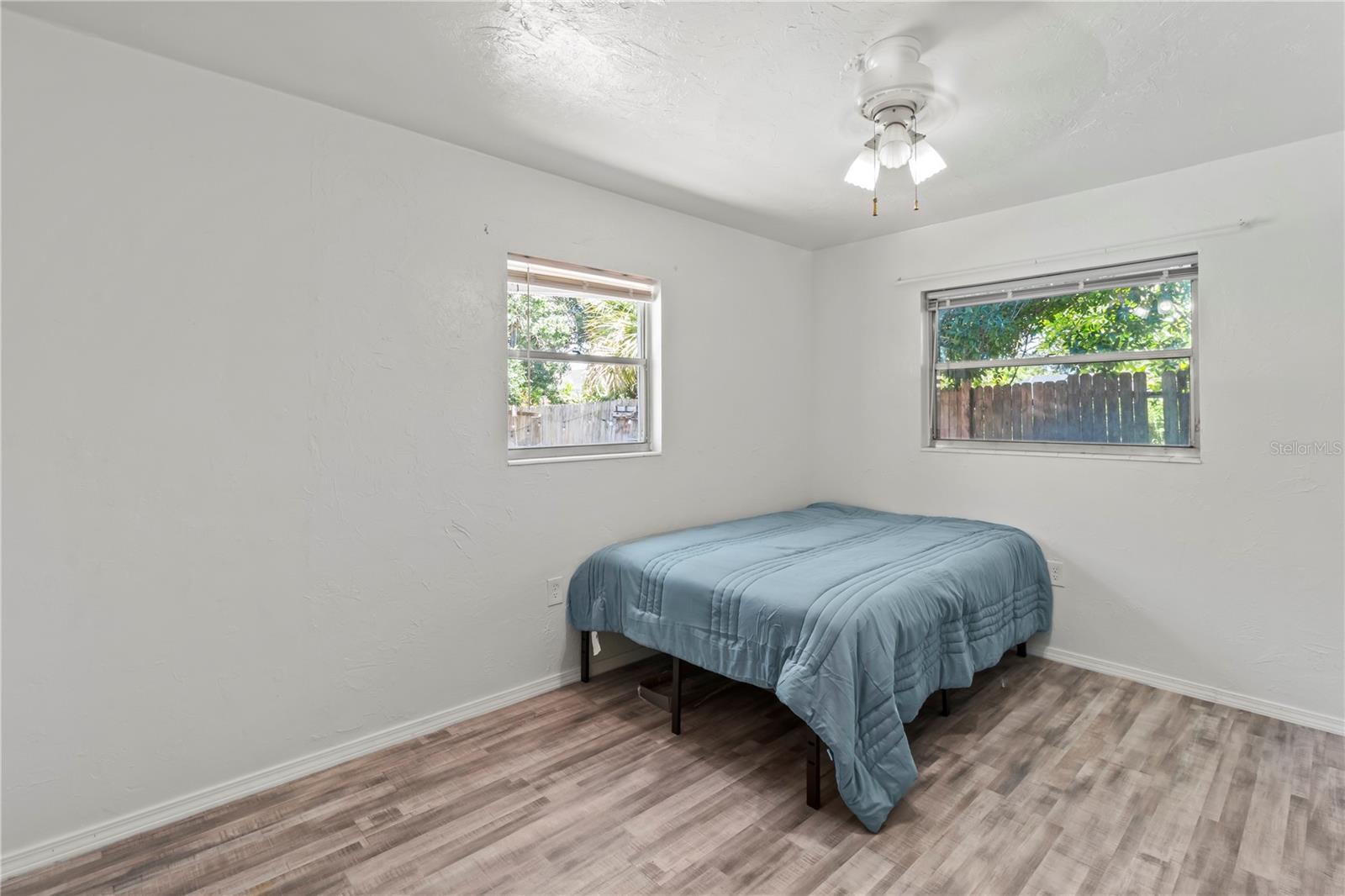 Image 15 of 56 For 942 Tarpon Avenue