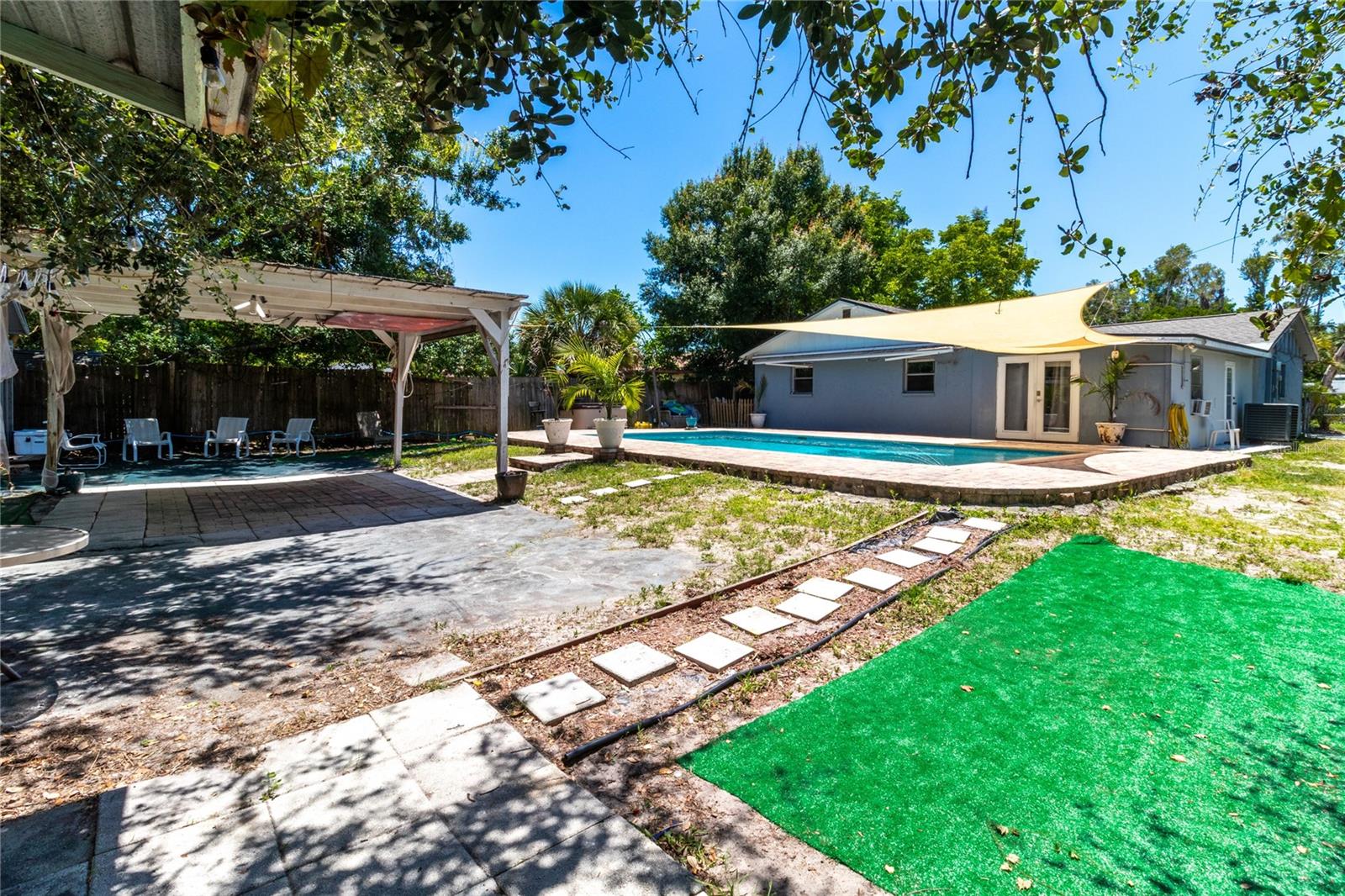 Image 37 of 56 For 942 Tarpon Avenue