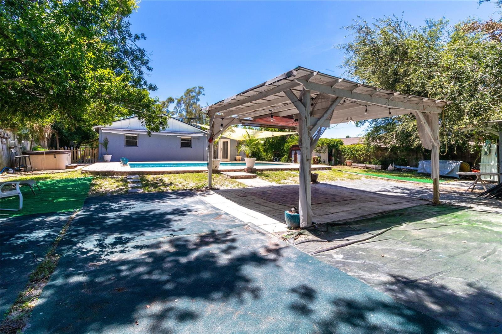 Image 38 of 56 For 942 Tarpon Avenue