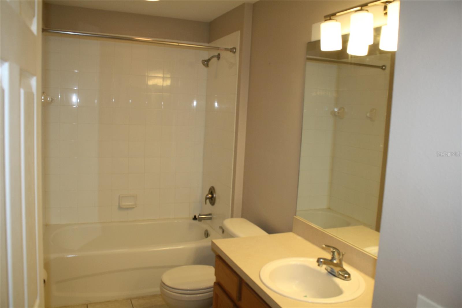 Image 20 of 33 For 6309 Rosefinch Court 201