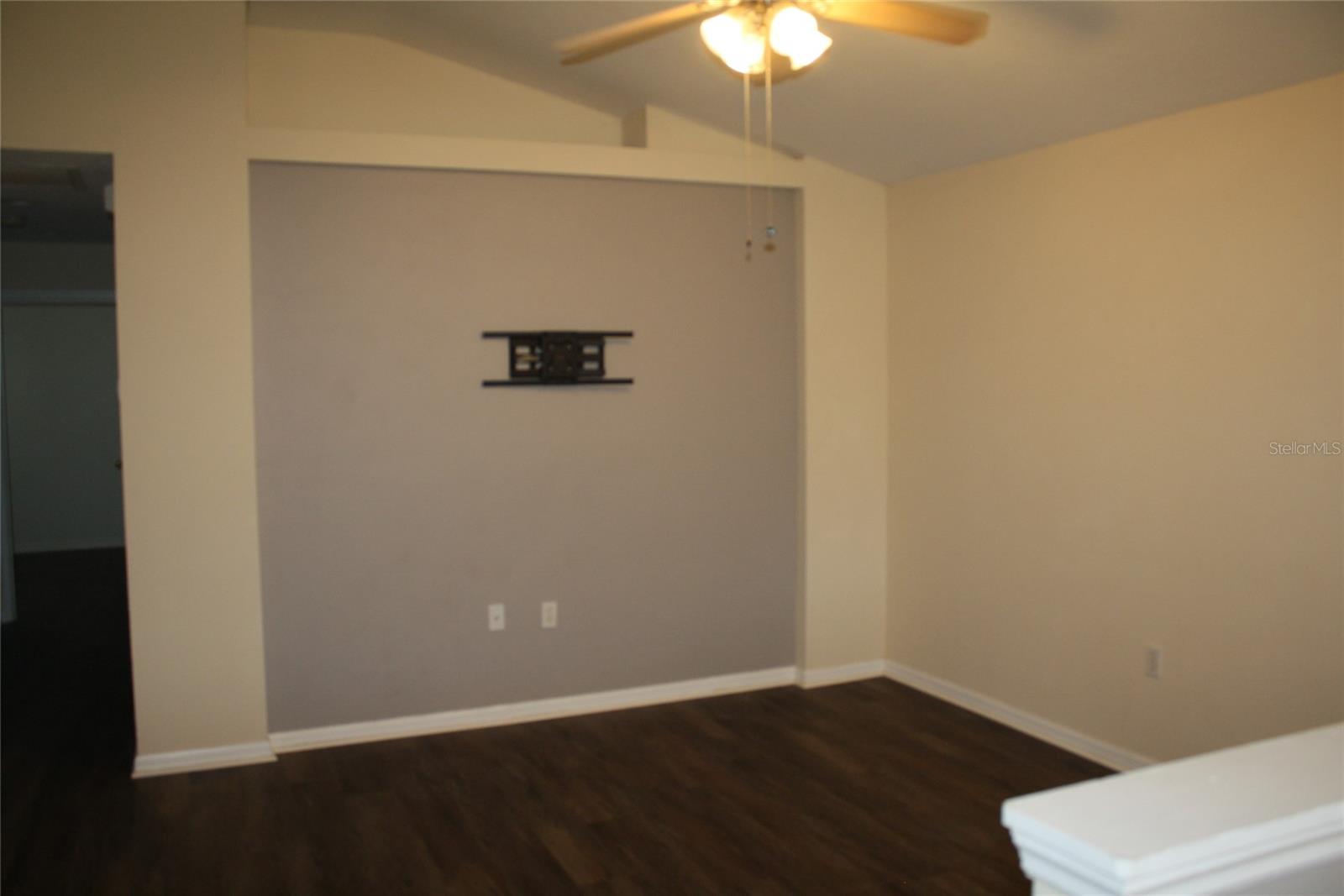 Image 3 of 33 For 6309 Rosefinch Court 201