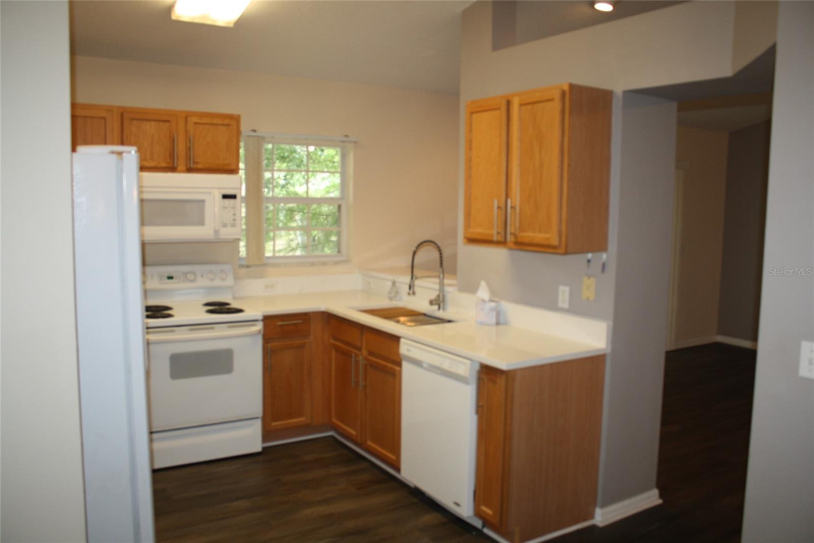 Image 5 of 33 For 6309 Rosefinch Court 201