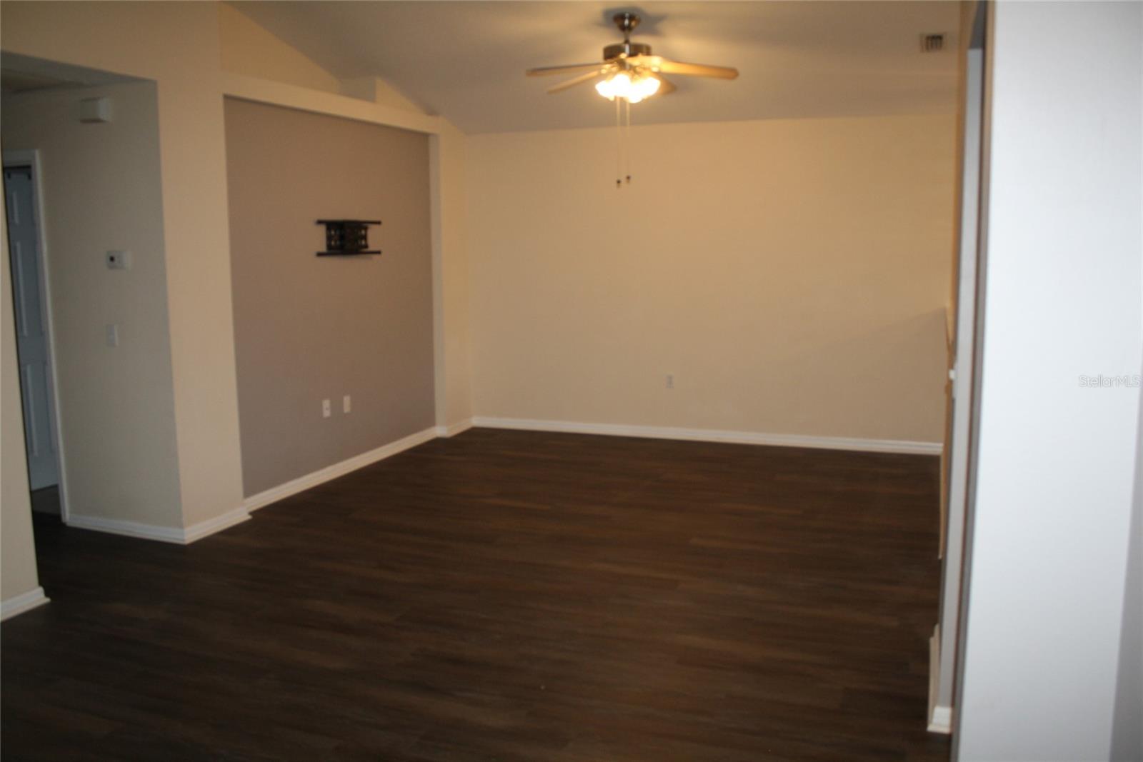 Image 7 of 33 For 6309 Rosefinch Court 201