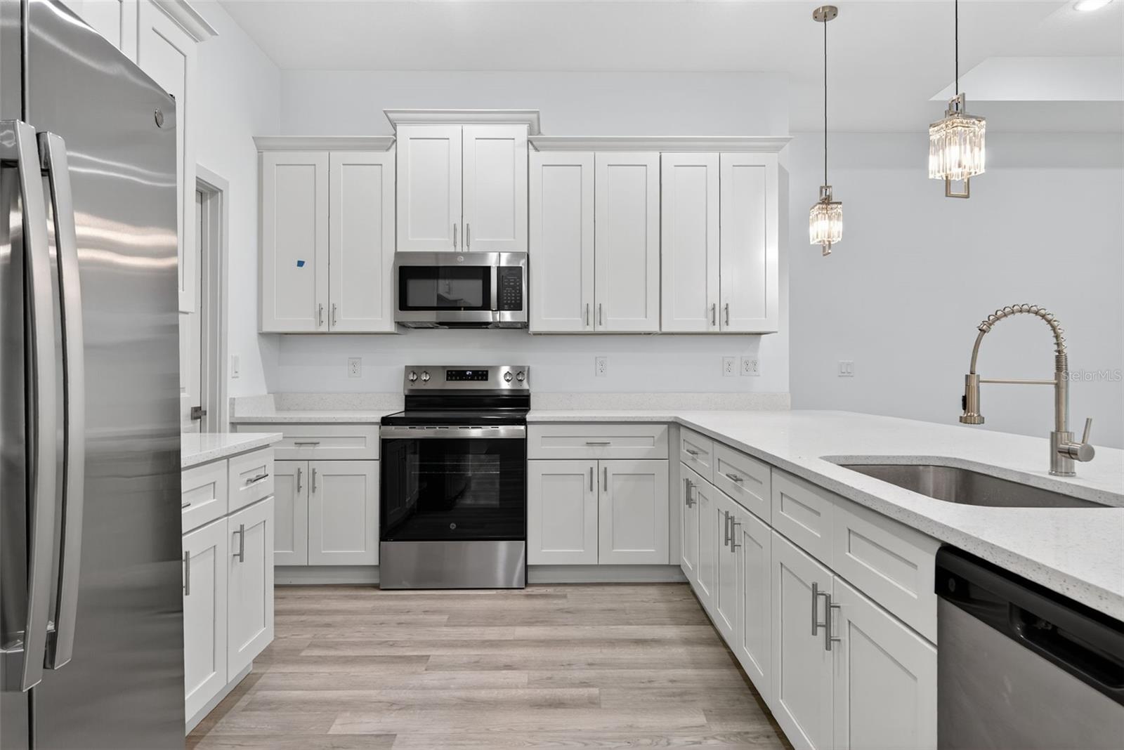 Image 14 of 71 For 1495 Craleigh Street