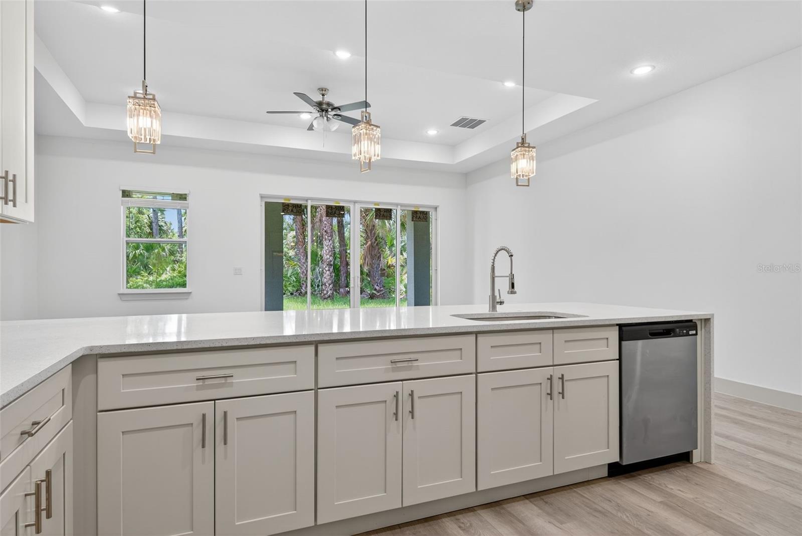 Image 16 of 71 For 1495 Craleigh Street