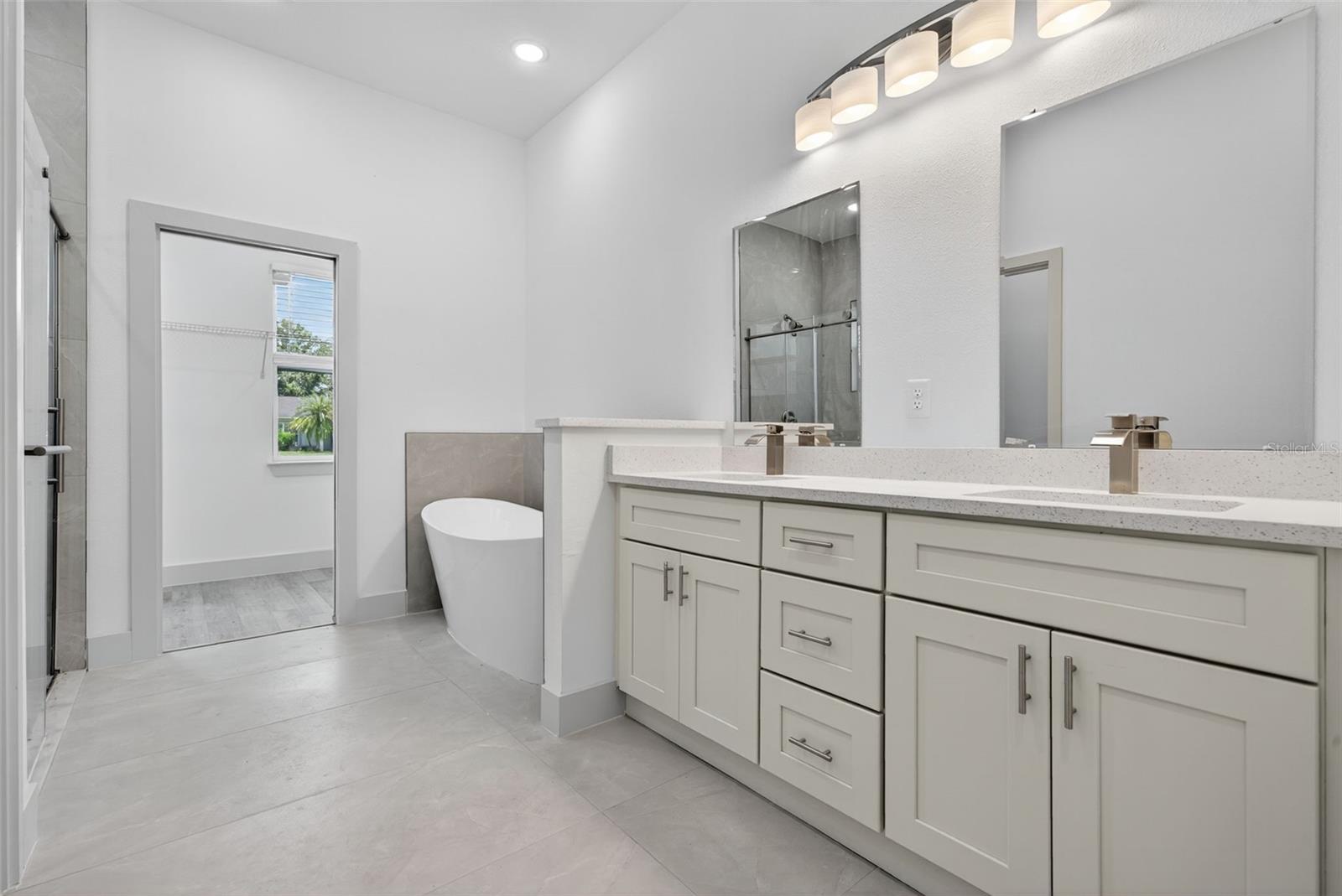 Image 33 of 71 For 1495 Craleigh Street